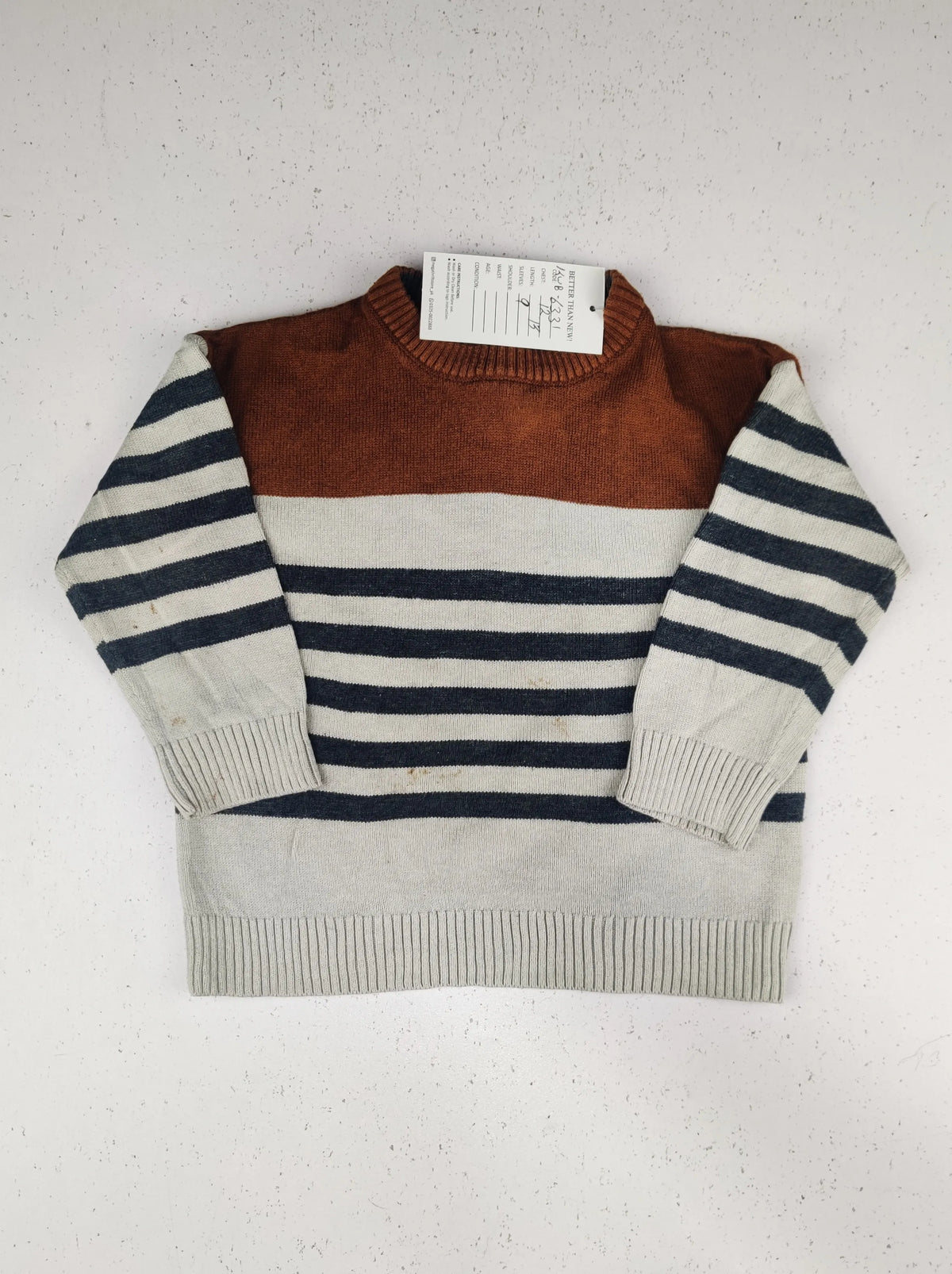 Buy online pre-used pre-loved 100% authentic & Original branded Unknown Brand (KWB-6331) available in Pakistan. Top international brands avilable.