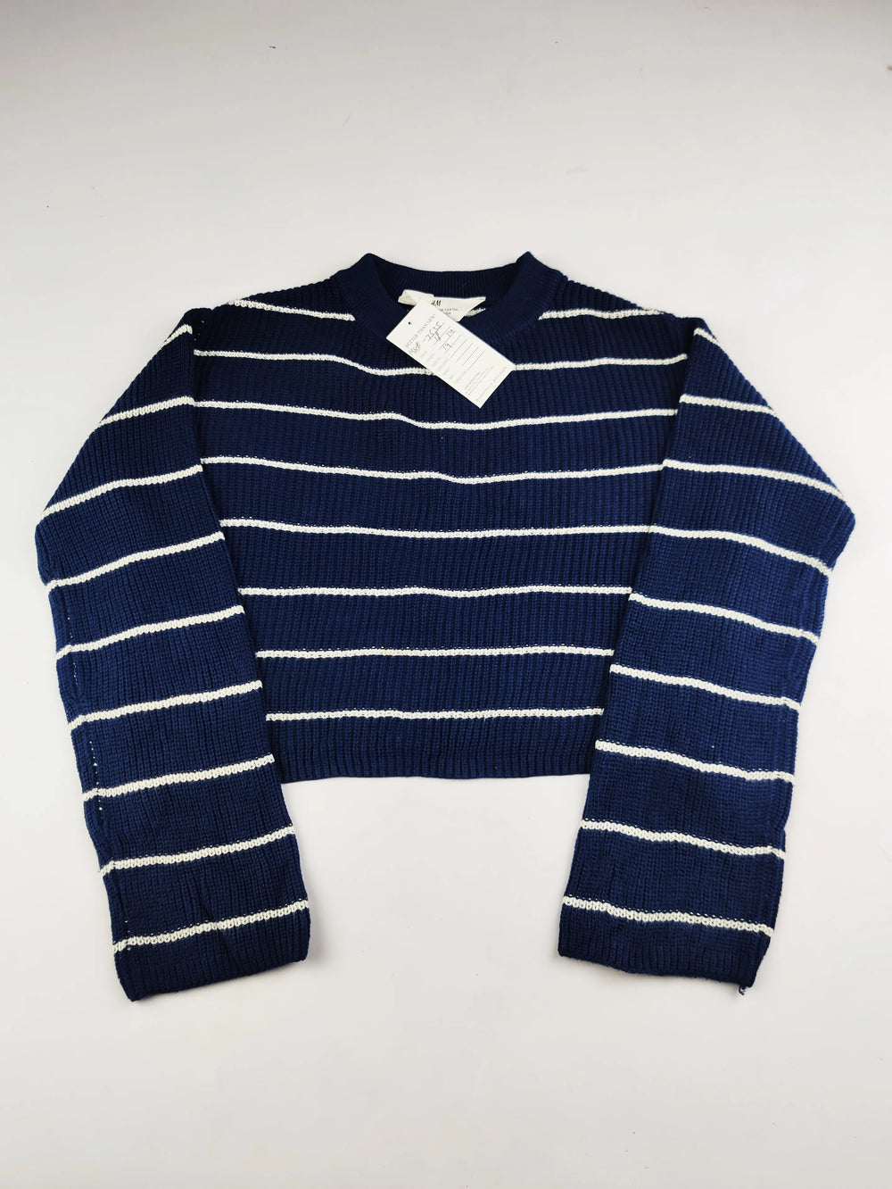 Buy online pre-used pre-loved 100% authentic & Original branded H&M (KWB-7535) available in Pakistan. Top international brands avilable.