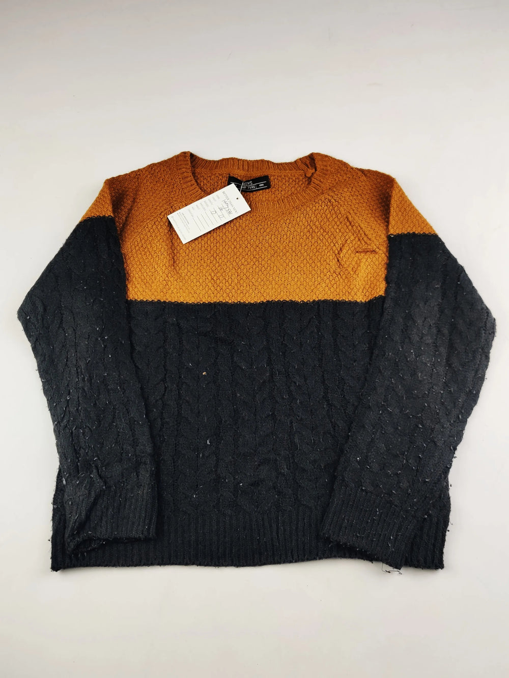 Buy online pre-used pre-loved 100% authentic & Original branded Boys (KWB-7581) available in Pakistan. Top international brands avilable.