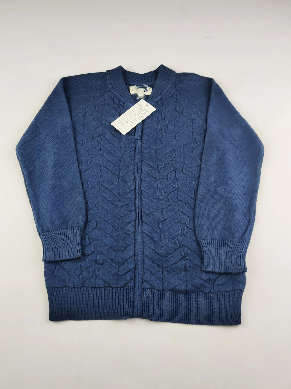 Buy online pre-used pre-loved 100% authentic & Original branded Unknown Brand (KWB-7753) available in Pakistan. Top international brands avilable.