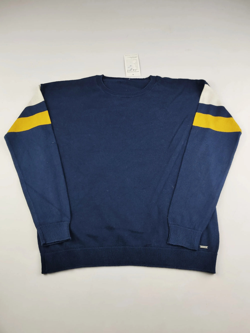 Buy online pre-used pre-loved 100% authentic & Original branded Unknown Brand (KWB-7809) available in Pakistan. Top international brands avilable.