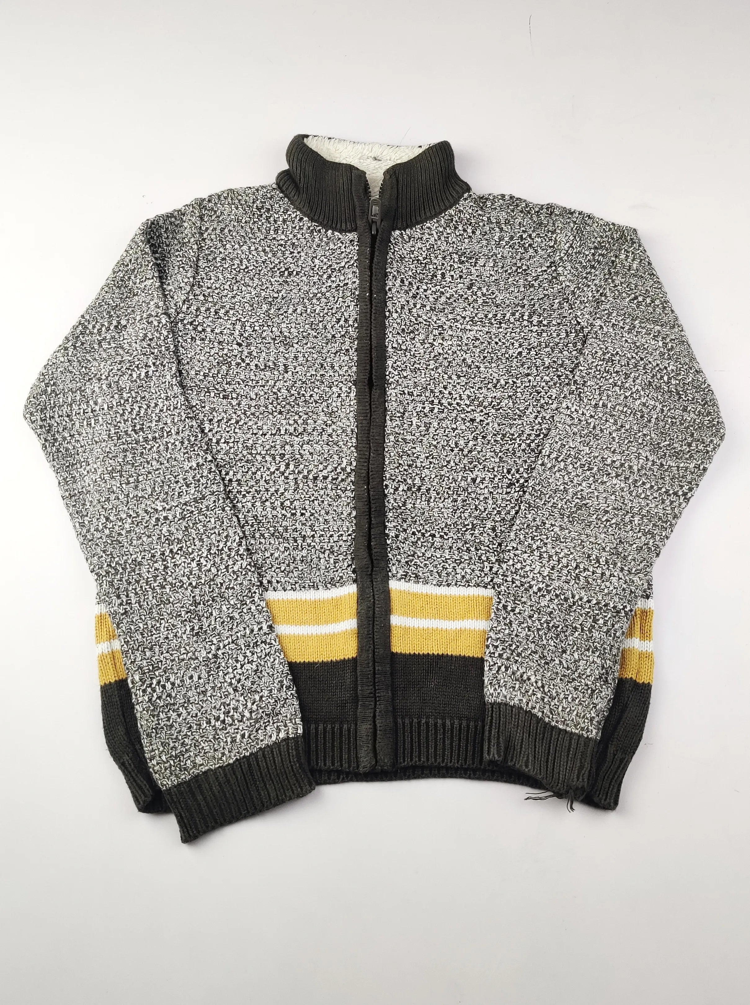 Buy online pre-used pre-loved 100% authentic & Original branded Little Concrete (KWB-8020) available in Pakistan. Top international brands avilable.