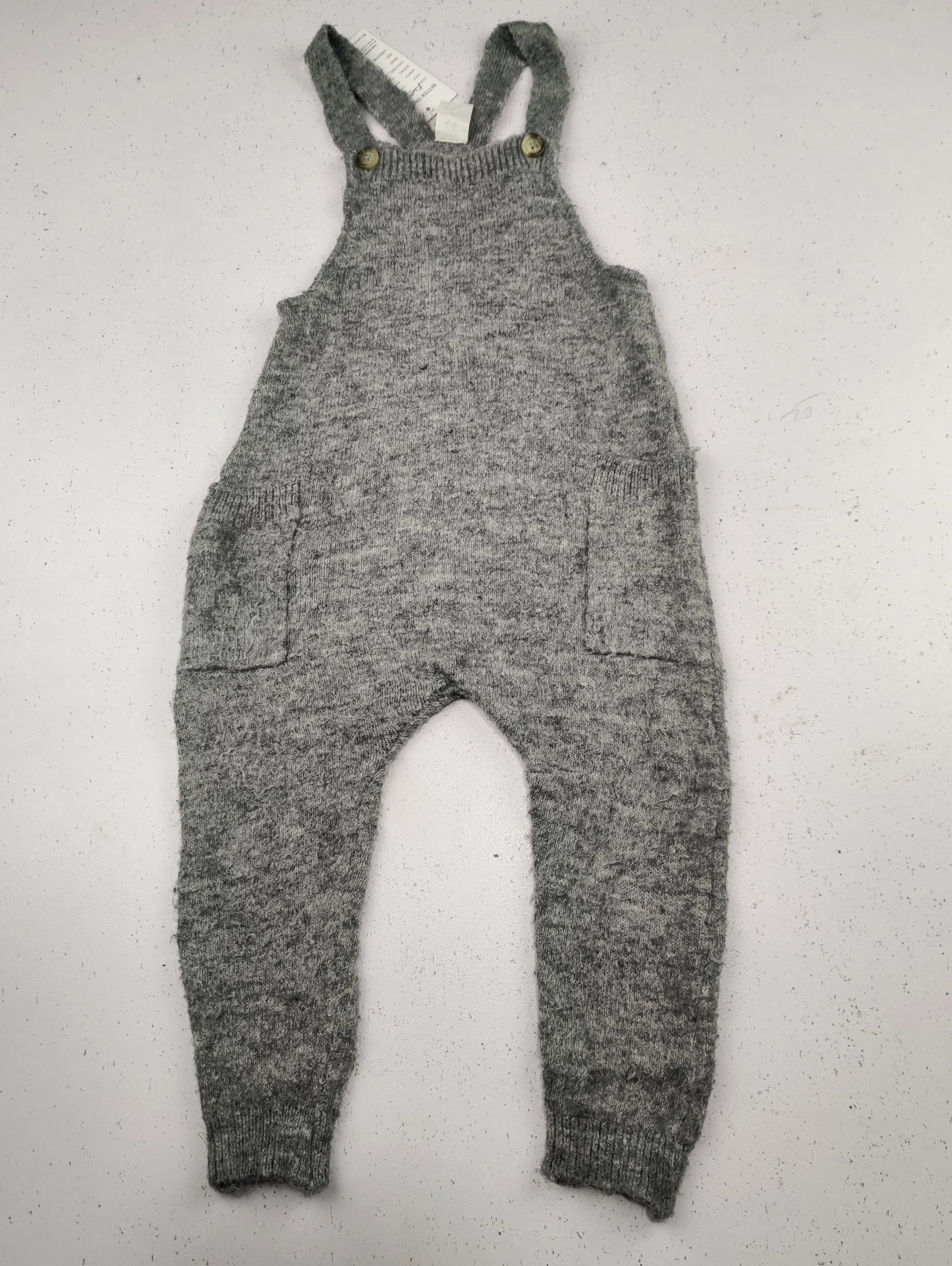Buy online pre-used pre-loved 100% authentic & Original branded H&M (KWG-10057) available in Pakistan. Top international brands avilable.