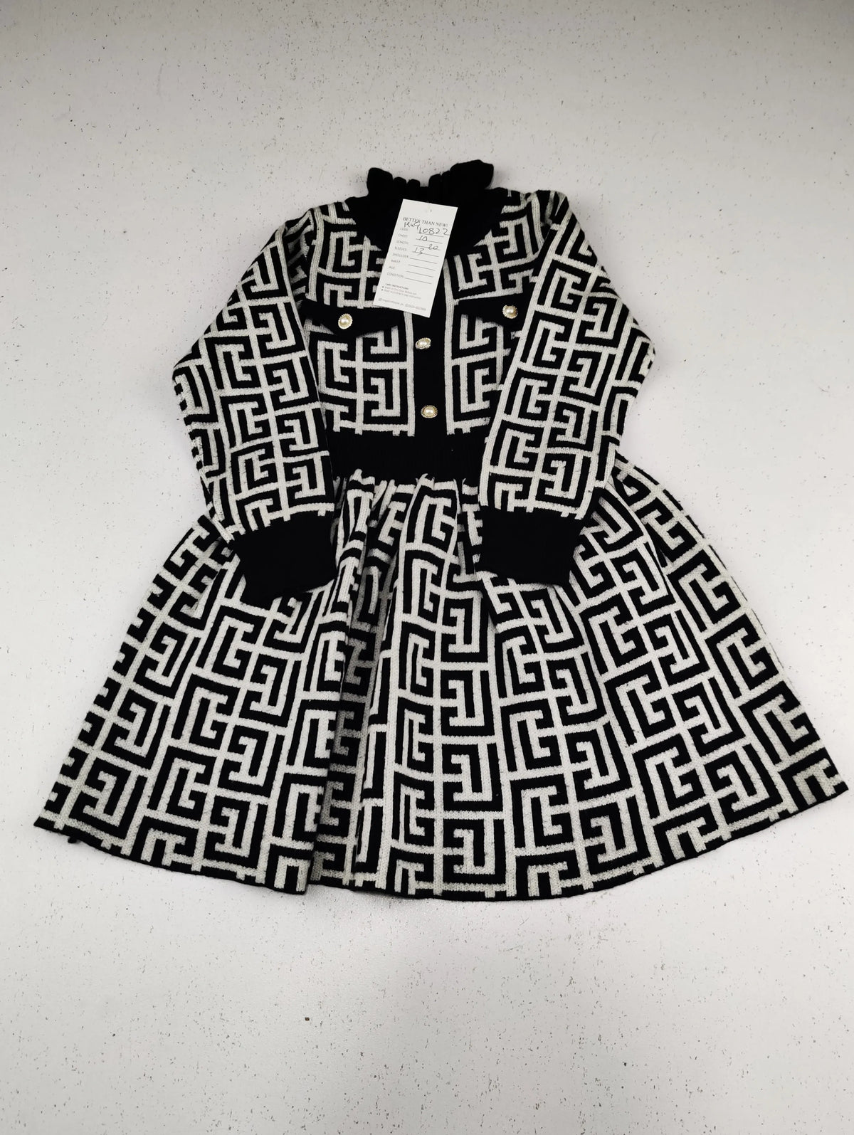 Buy online pre-used pre-loved 100% authentic & Original branded Unknown Brand (KWG-10822) available in Pakistan. Top international brands avilable.