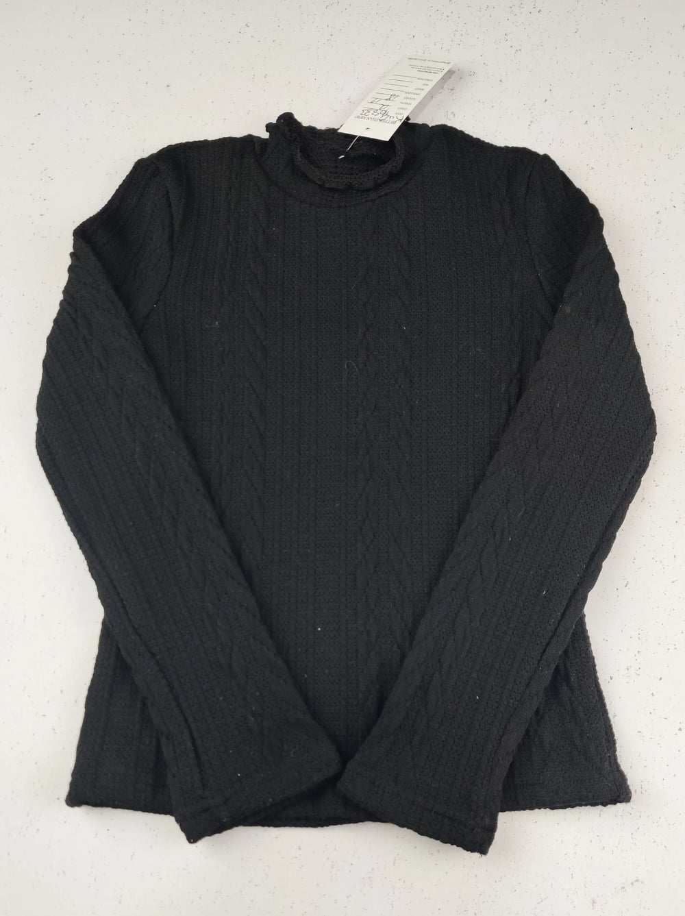 Buy online pre-used pre-loved 100% authentic & Original branded Unknown Brand (KWG-10833) available in Pakistan. Top international brands avilable.