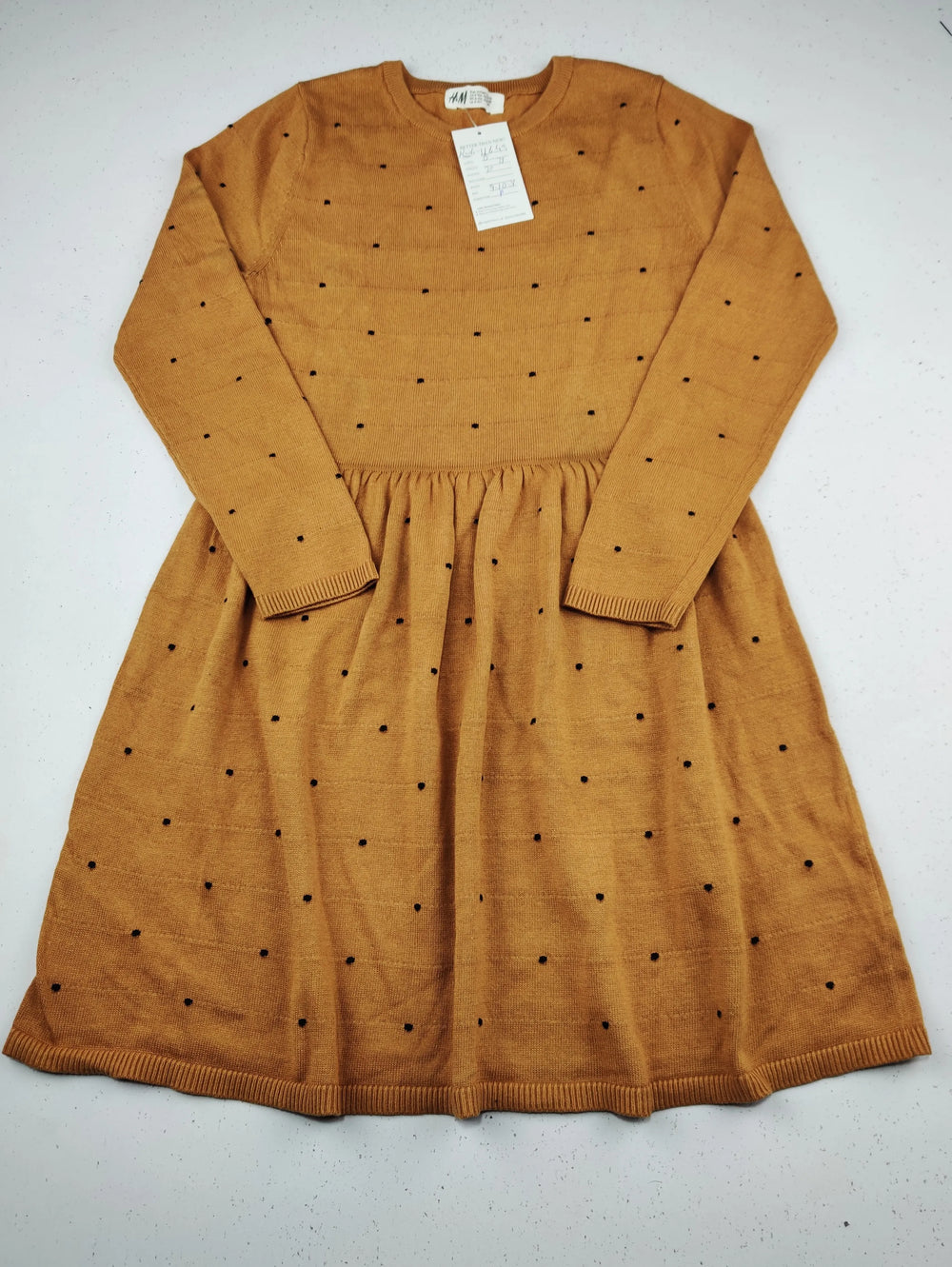 Buy online pre-used pre-loved 100% authentic & Original branded H&M (KWG-11649) available in Pakistan. Top international brands avilable.