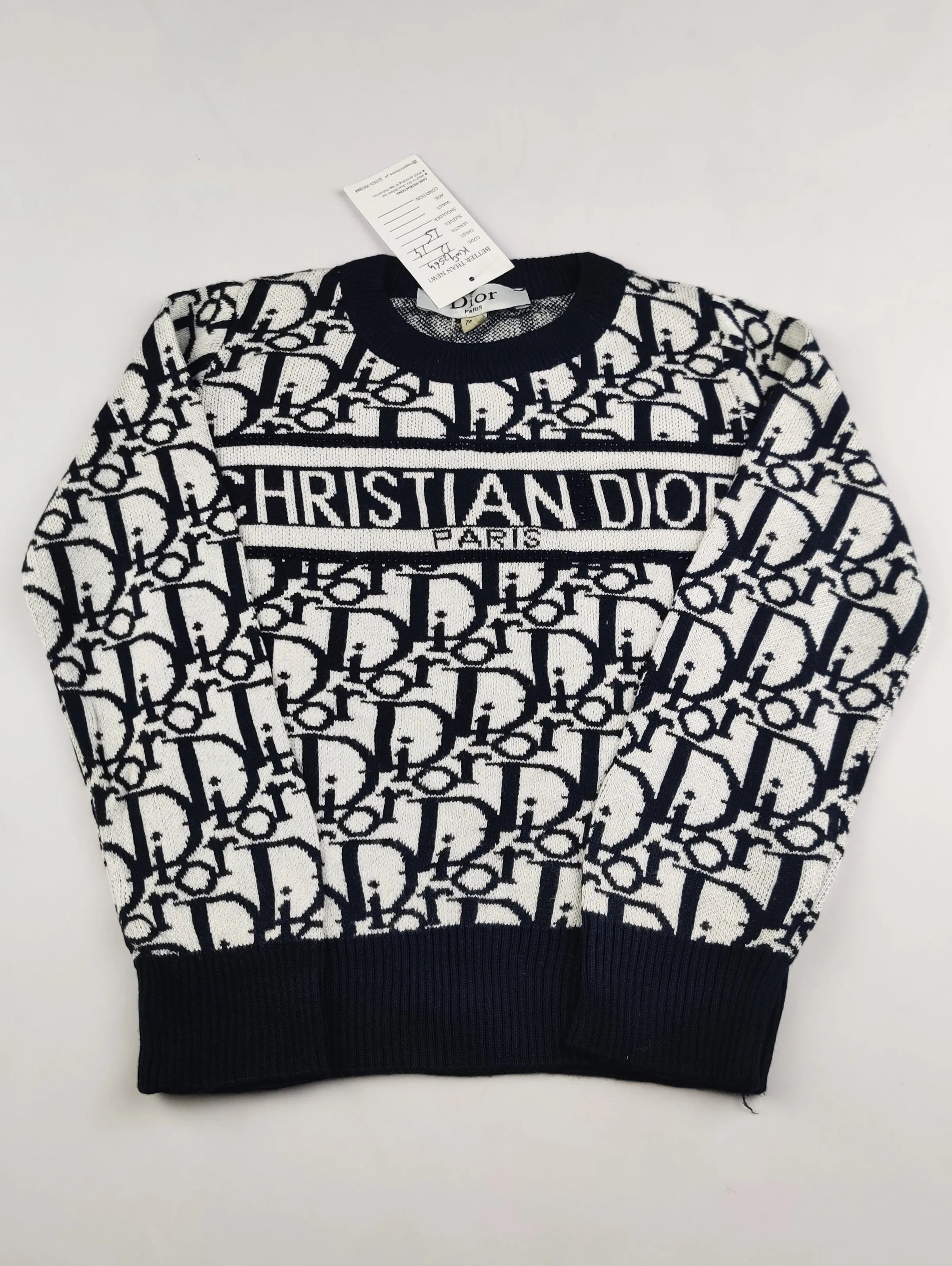 Buy online pre-used pre-loved 100% authentic & Original branded Dior (KWG-12564) available in Pakistan. Top international brands avilable.