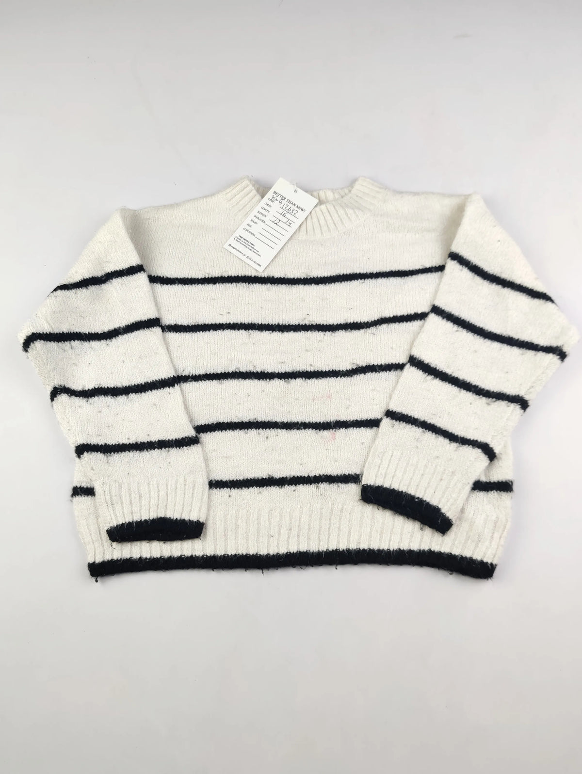 Buy online pre-used pre-loved 100% authentic & Original branded Unknown Brand (KWG-12632) available in Pakistan. Top international brands avilable.
