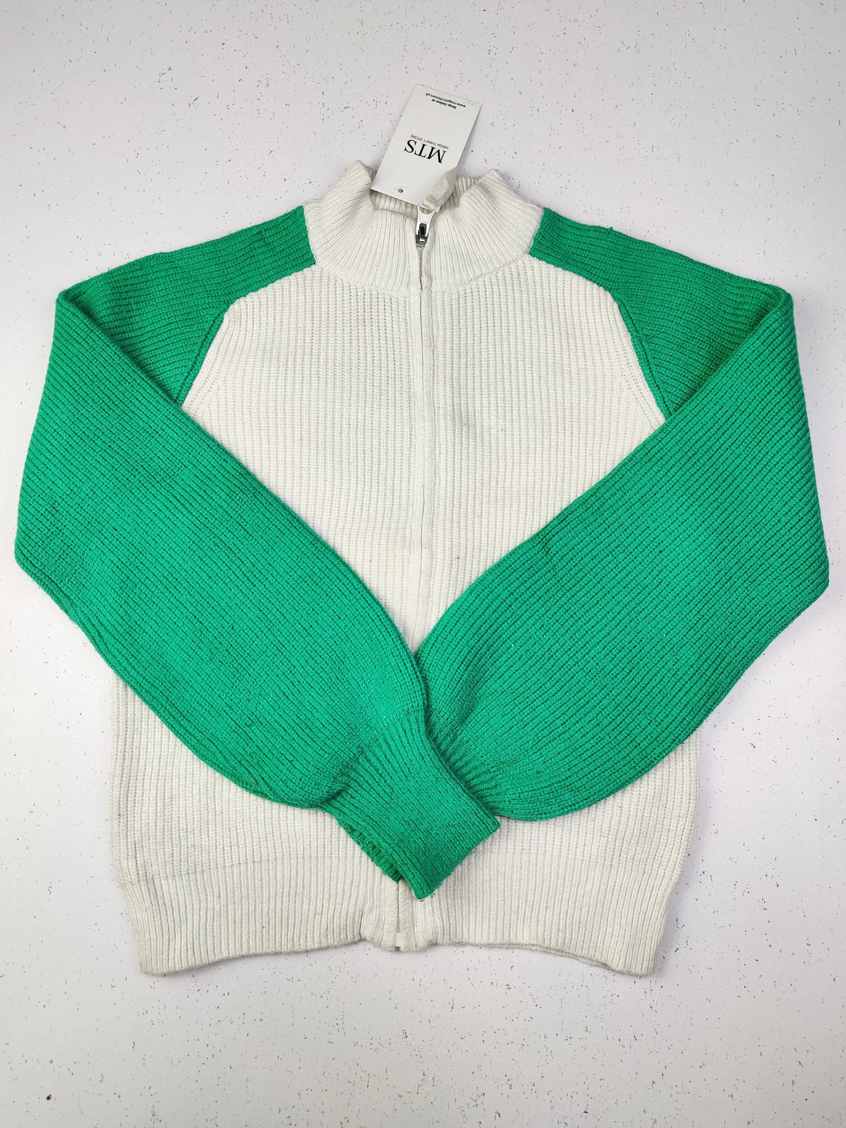 Buy online pre-used pre-loved 100% authentic & Original branded Primark (KWG-3205) available in Pakistan. Top international brands avilable.