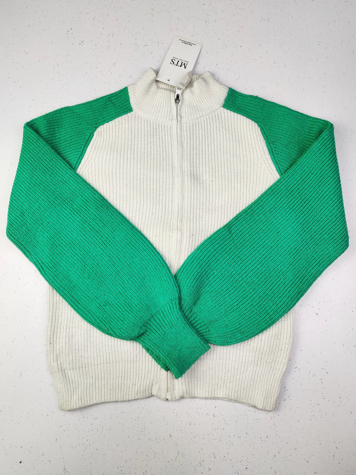 Buy online pre-used pre-loved 100% authentic & Original branded Primark (KWG-3205) available in Pakistan. Top international brands avilable.