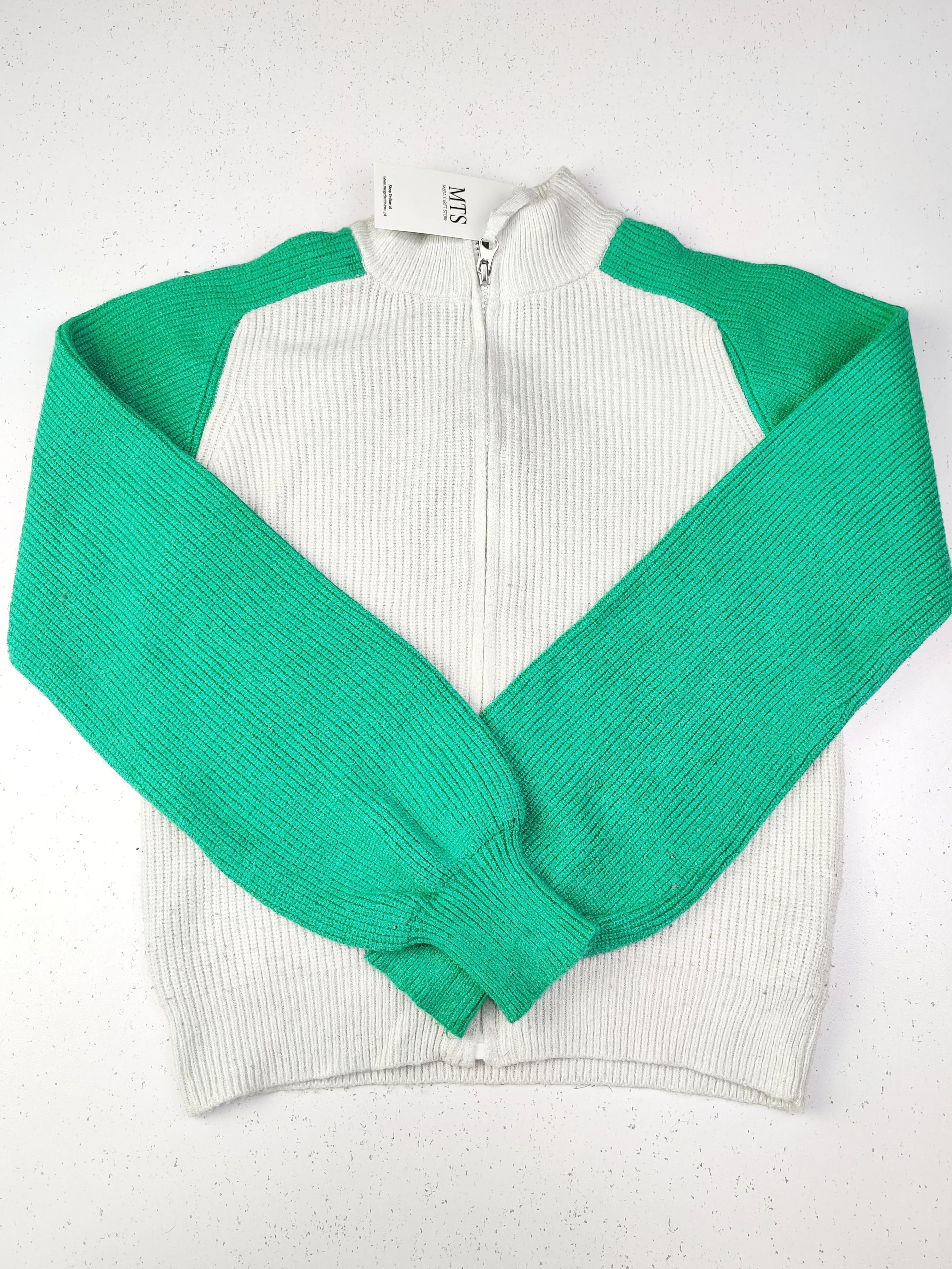 Buy online pre-used pre-loved 100% authentic & Original branded Primark (KWG-3233) available in Pakistan. Top international brands avilable.