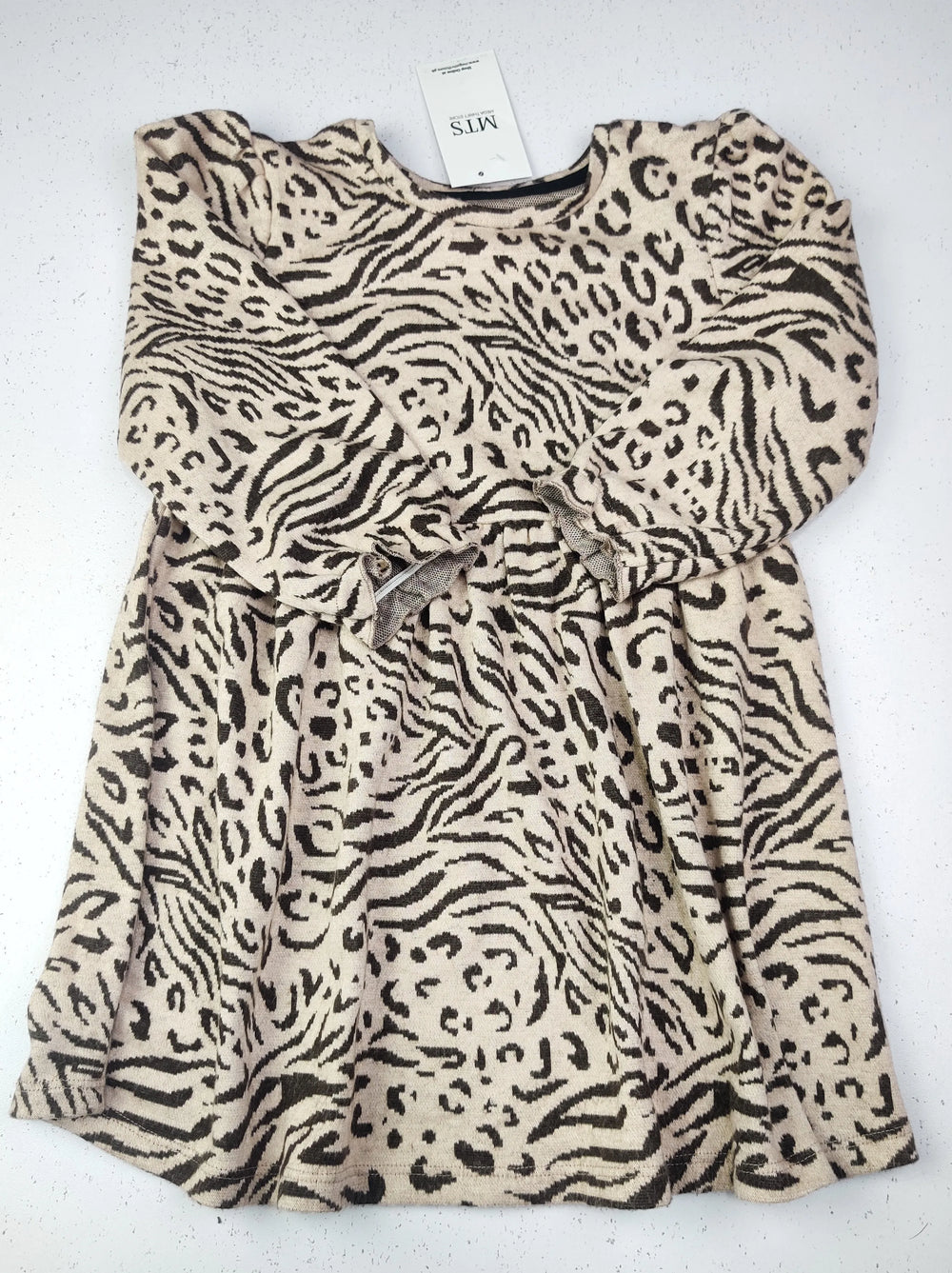 Buy online pre-used pre-loved 100% authentic & Original branded Unknown Brand (KWG-3264) available in Pakistan. Top international brands avilable.