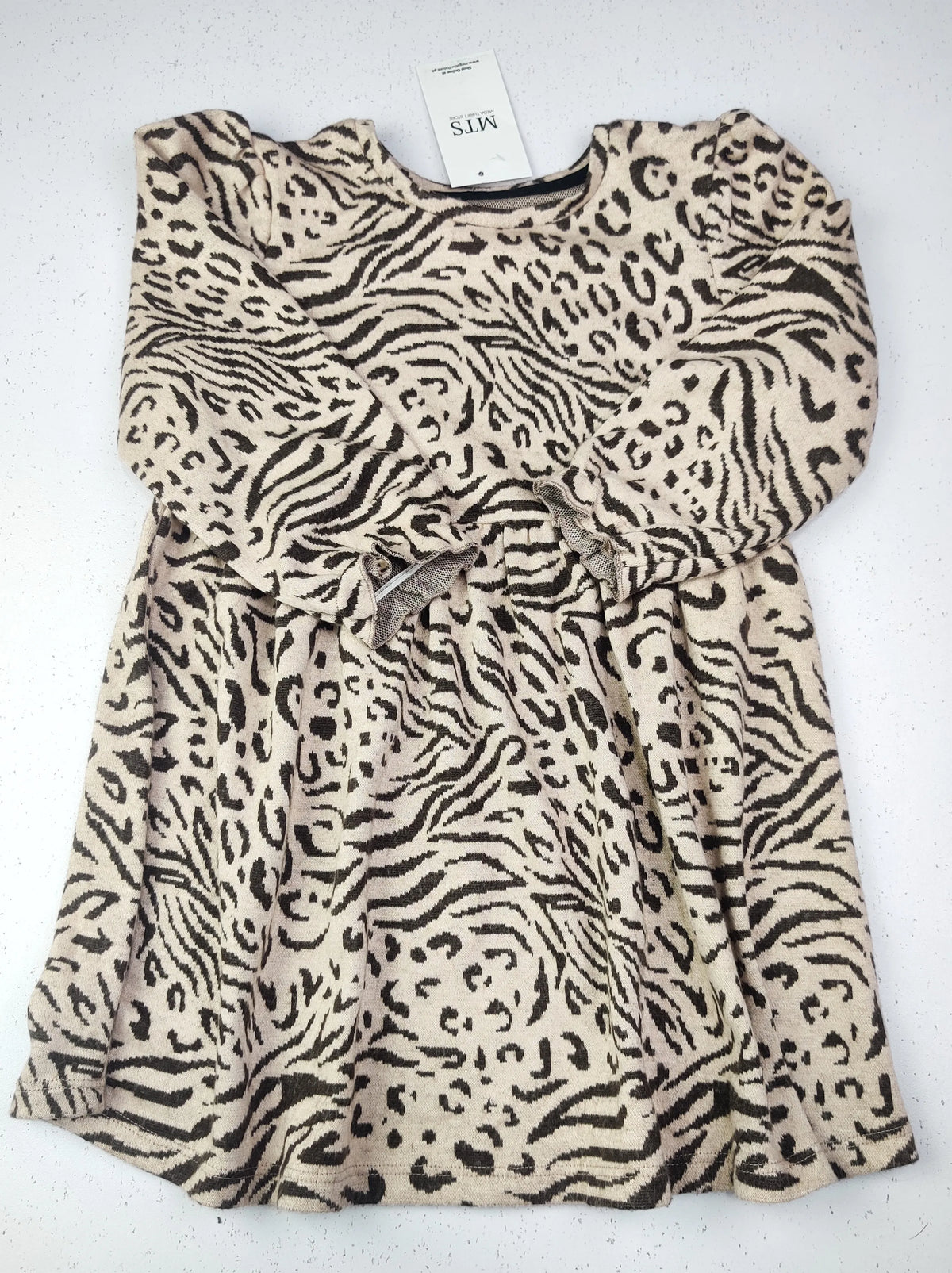 Buy online pre-used pre-loved 100% authentic & Original branded Unknown Brand (KWG-3264) available in Pakistan. Top international brands avilable.