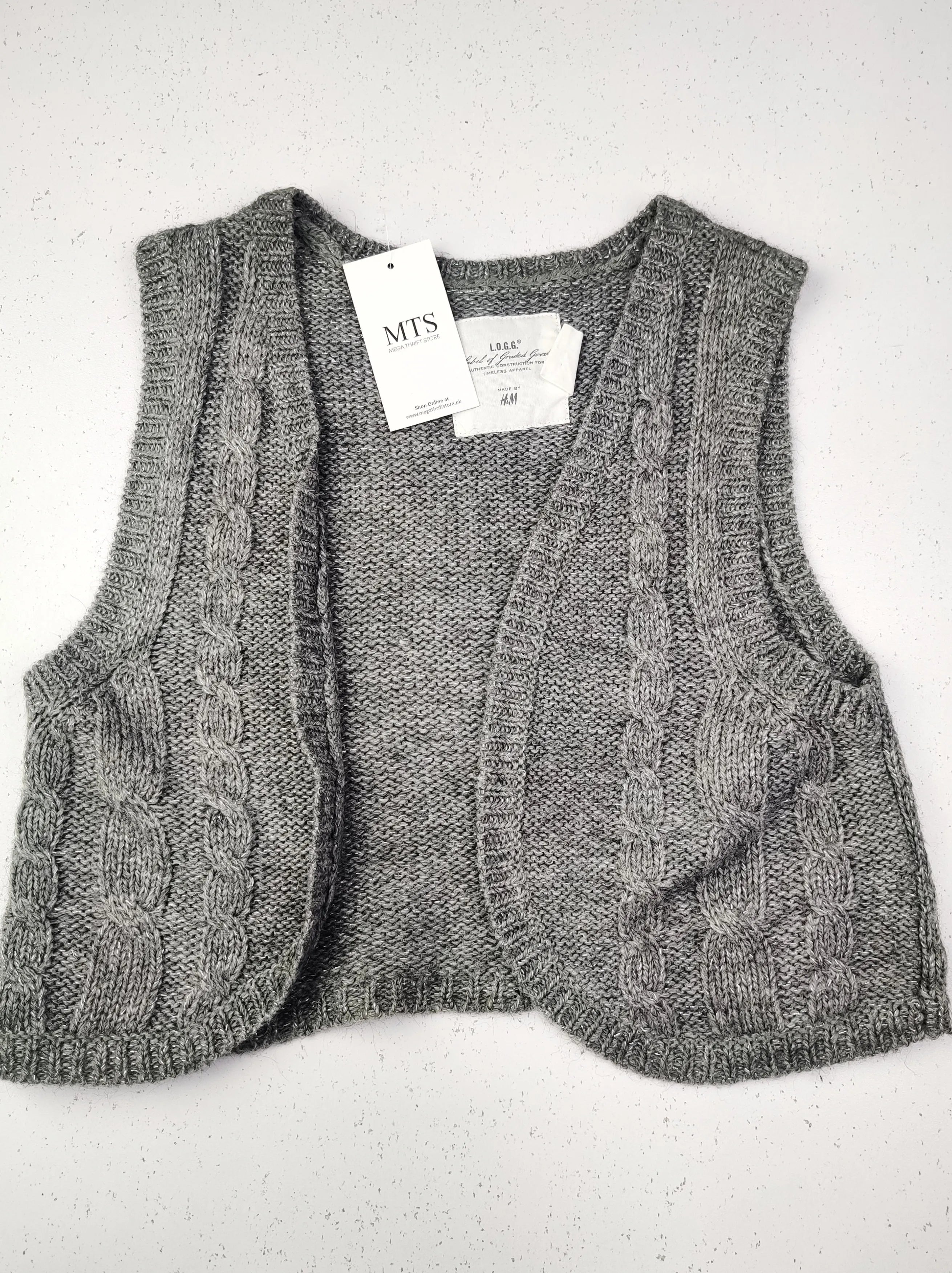 Buy online pre-used pre-loved 100% authentic & Original branded H&M (KWG-3301) available in Pakistan. Top international brands avilable.