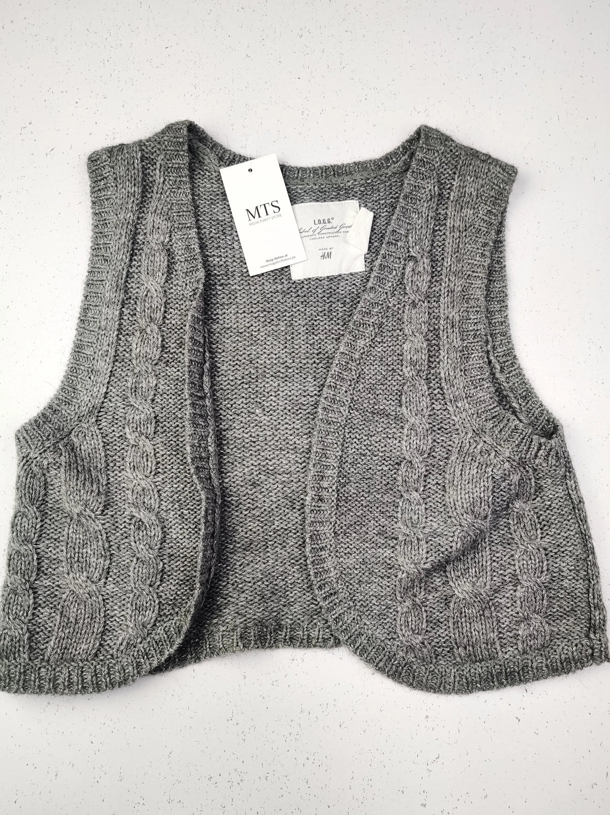 Buy online pre-used pre-loved 100% authentic & Original branded H&M (KWG-3301) available in Pakistan. Top international brands avilable.