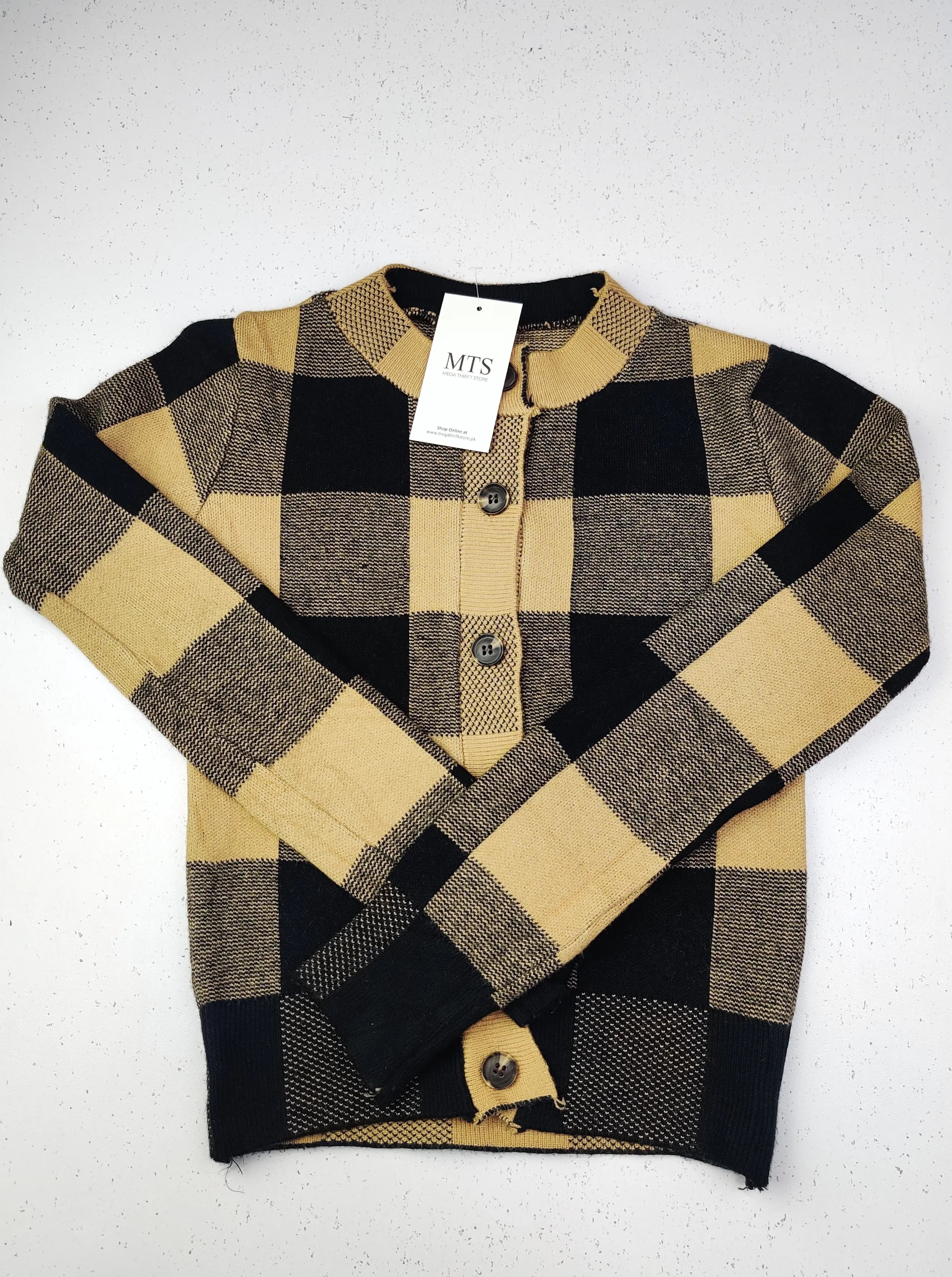 Buy online pre-used pre-loved 100% authentic & Original branded Unknown Brand (KWG-3325) available in Pakistan. Top international brands avilable.