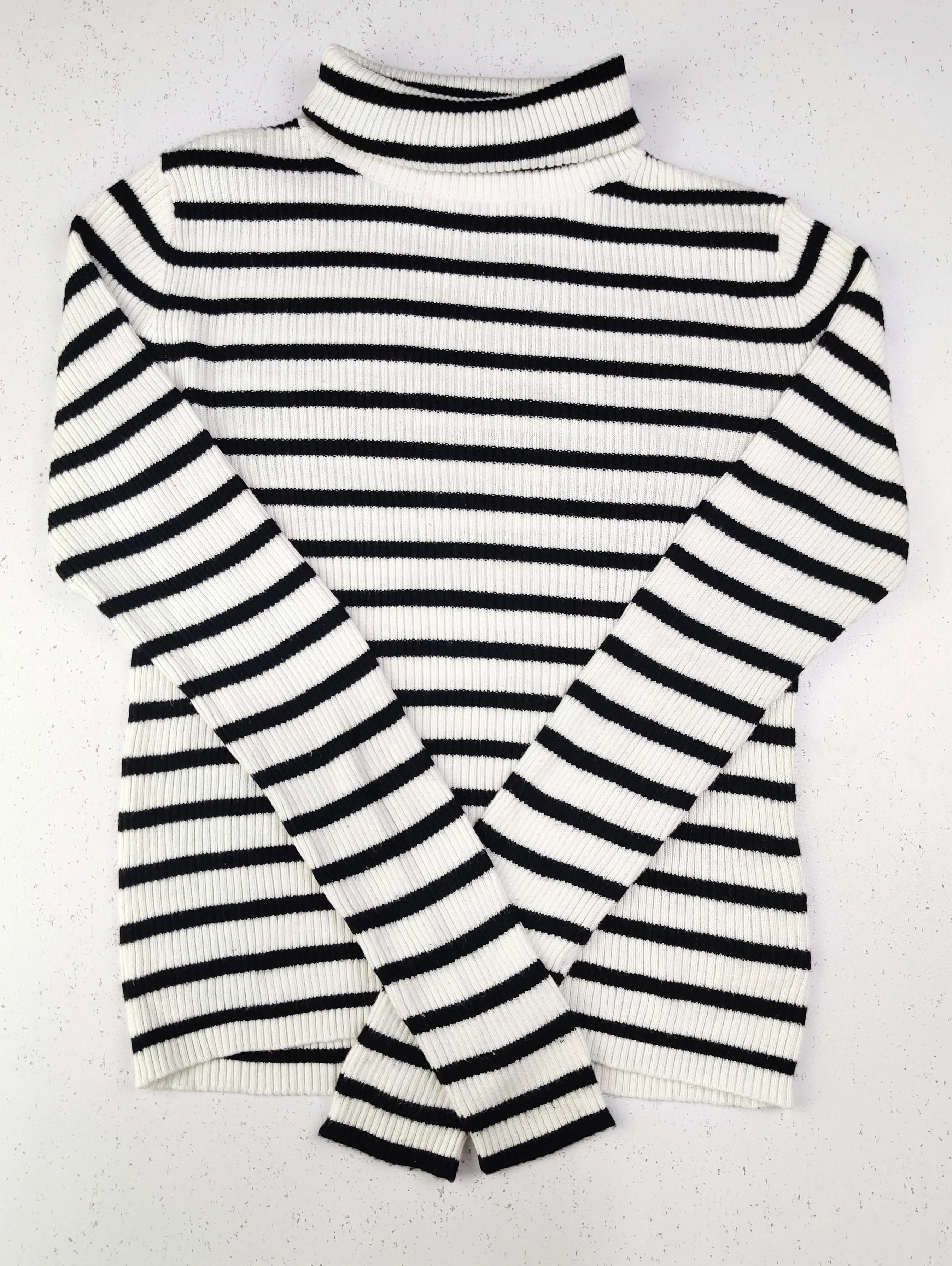 Buy online pre-used pre-loved 100% authentic & Original branded H&M (KWG-3517) available in Pakistan. Top international brands avilable.