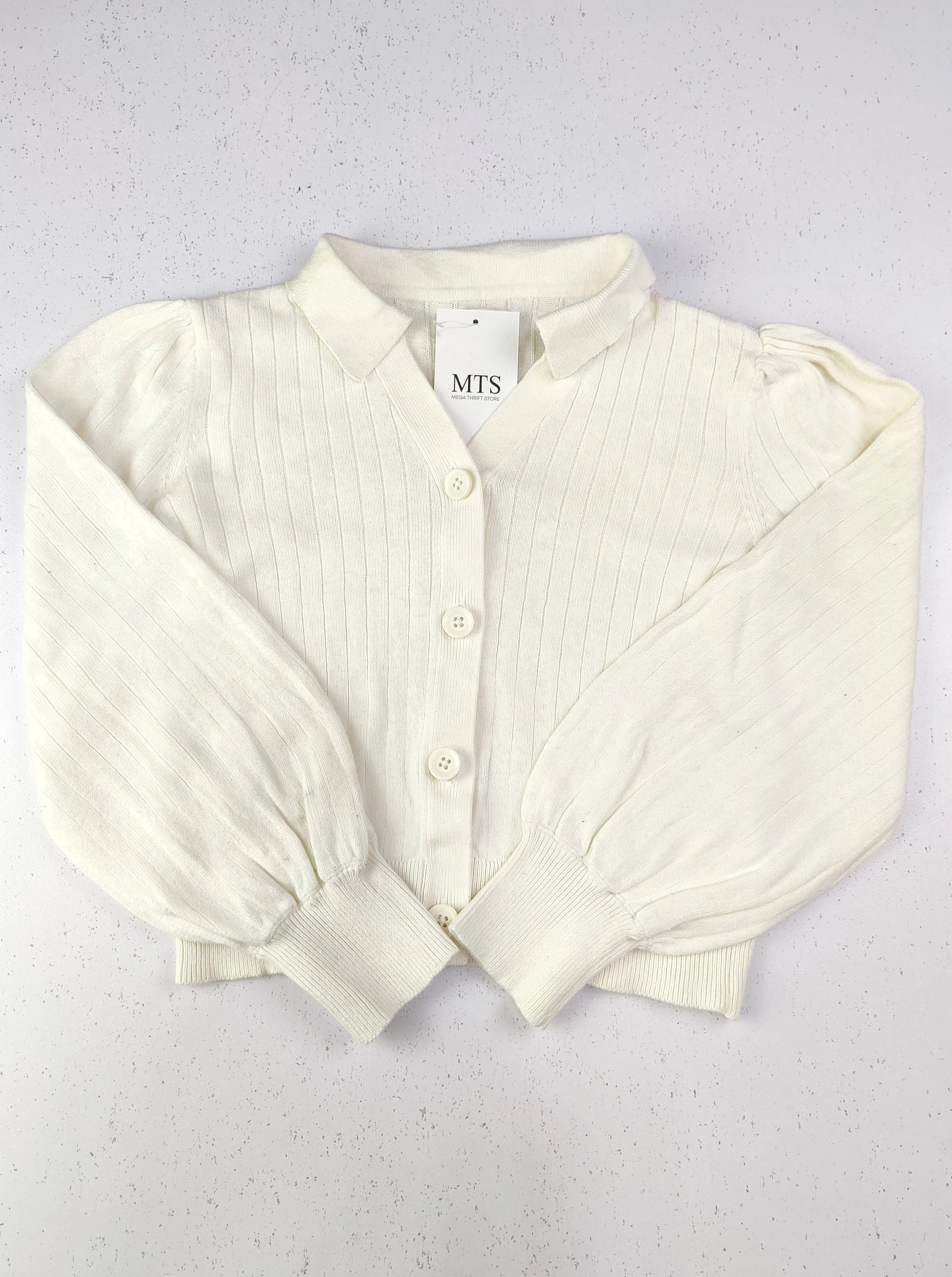 Buy online pre-used pre-loved 100% authentic & Original branded F&F (KWG-3535) available in Pakistan. Top international brands avilable.