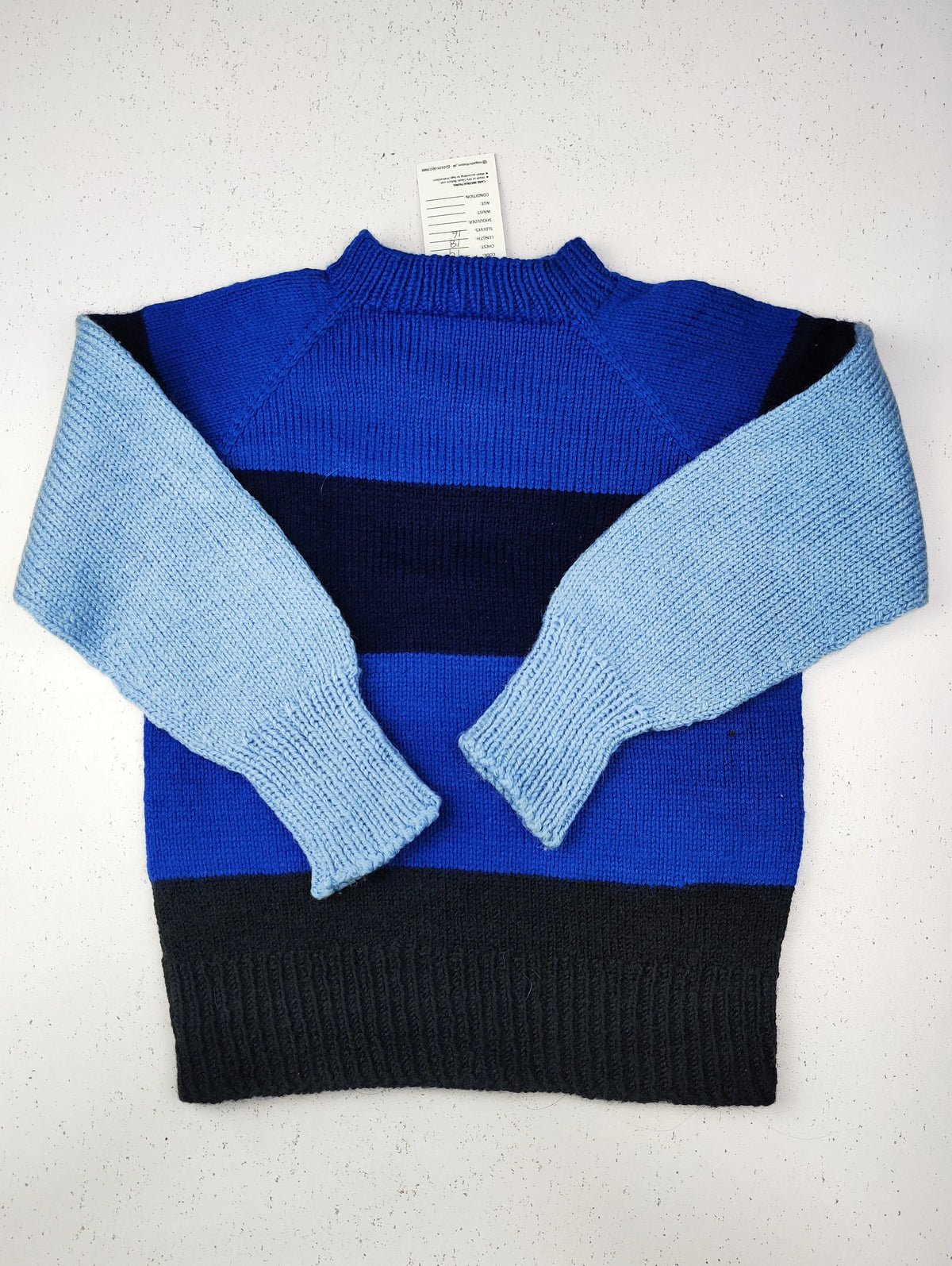 Buy online pre-used pre-loved 100% authentic & Original branded Unknown Brand (KWG-3977) available in Pakistan. Top international brands avilable.