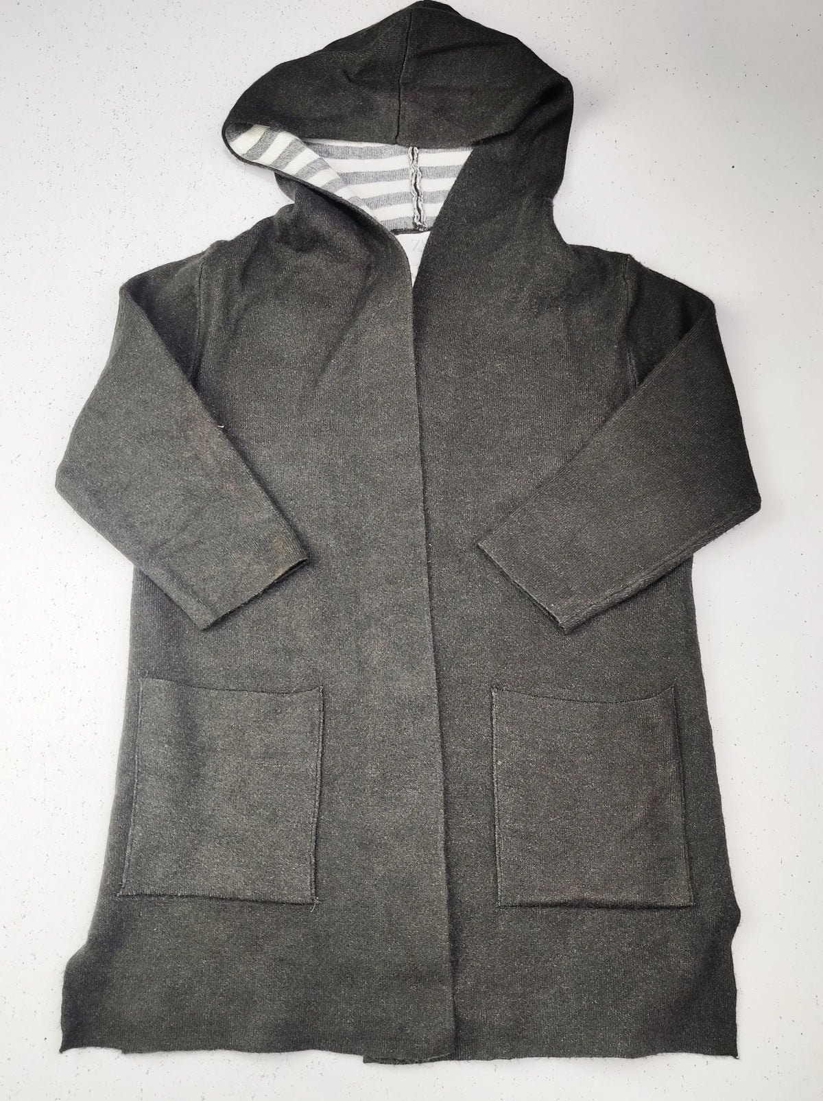 Buy online pre-used pre-loved 100% authentic & Original branded Zara (KWG-3995) available in Pakistan. Top international brands avilable.
