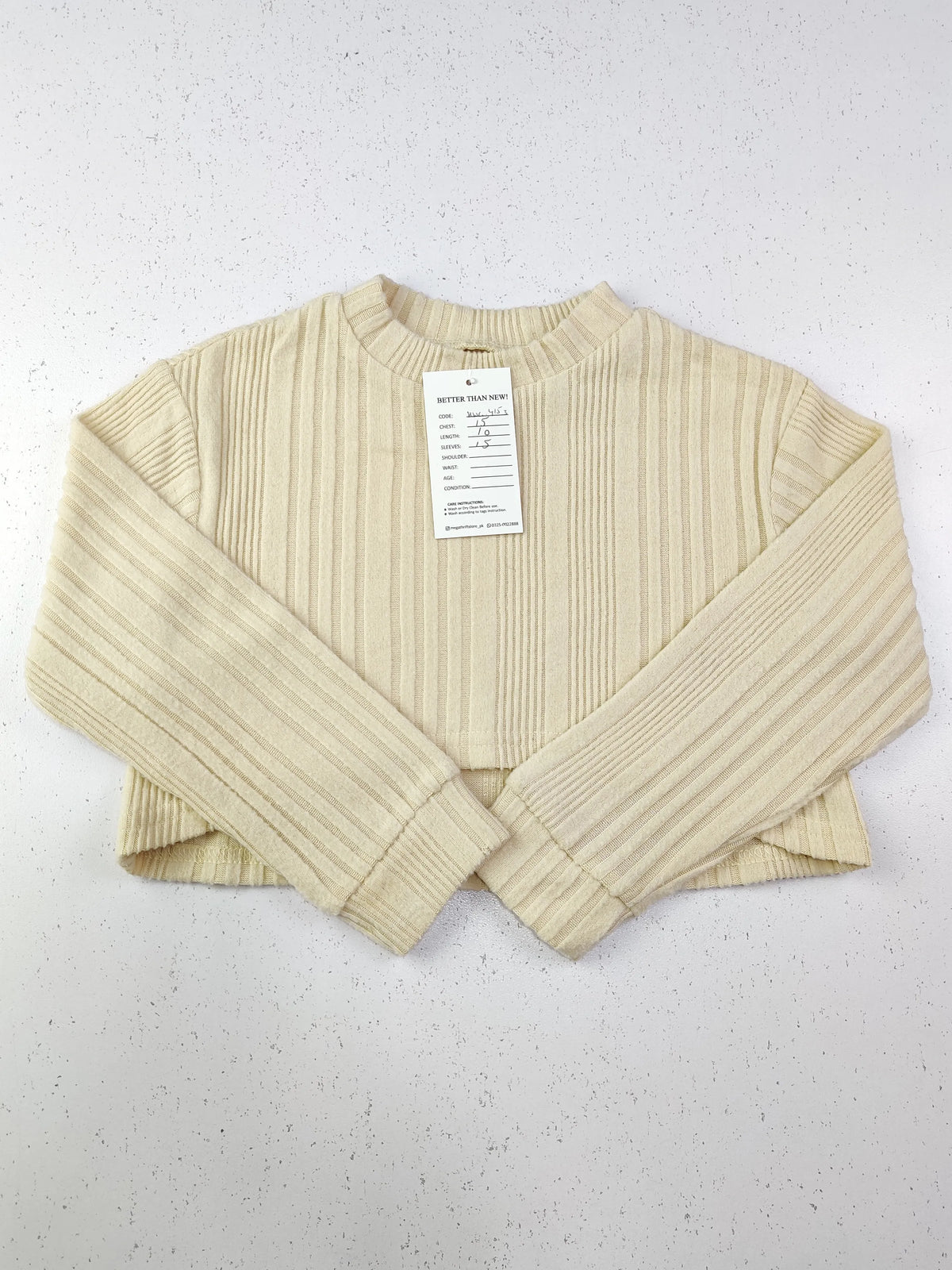 Buy online pre-used pre-loved 100% authentic & Original branded Unknown Brand (KWG-4153) available in Pakistan. Top international brands avilable.