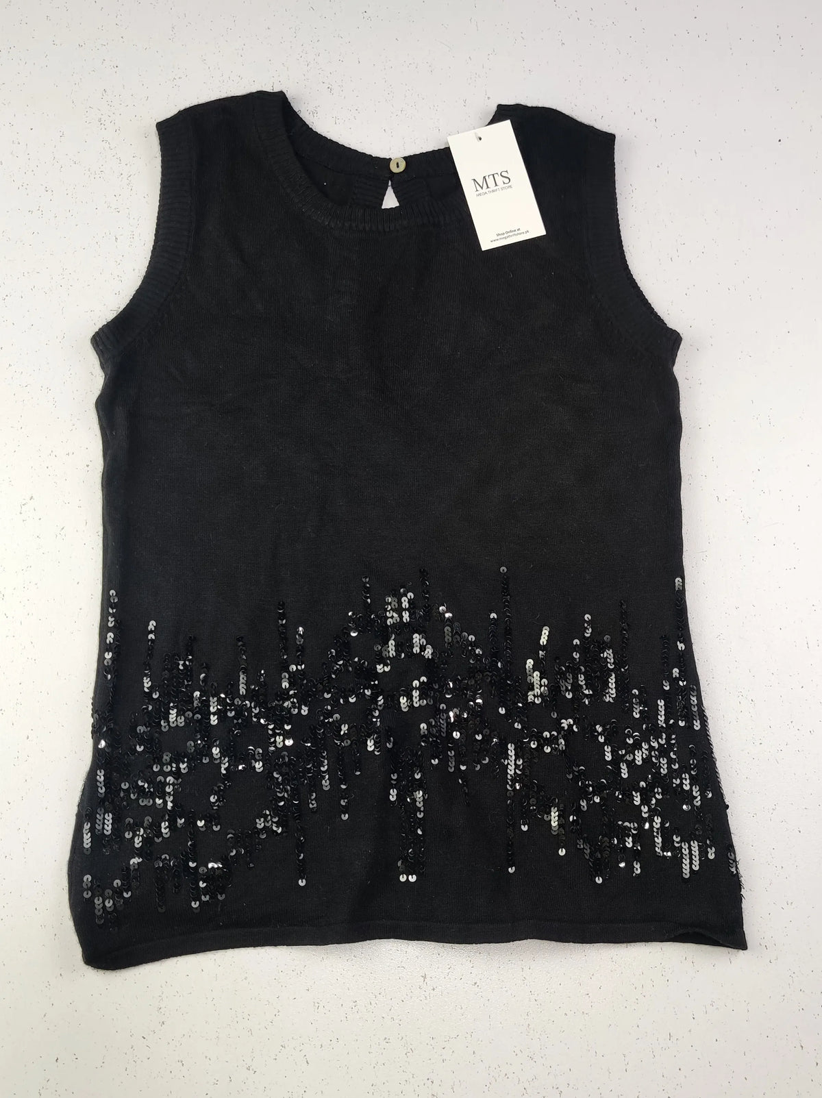 Buy online pre-used pre-loved 100% authentic & Original branded Unknown Brand (KWG-4178) available in Pakistan. Top international brands avilable.