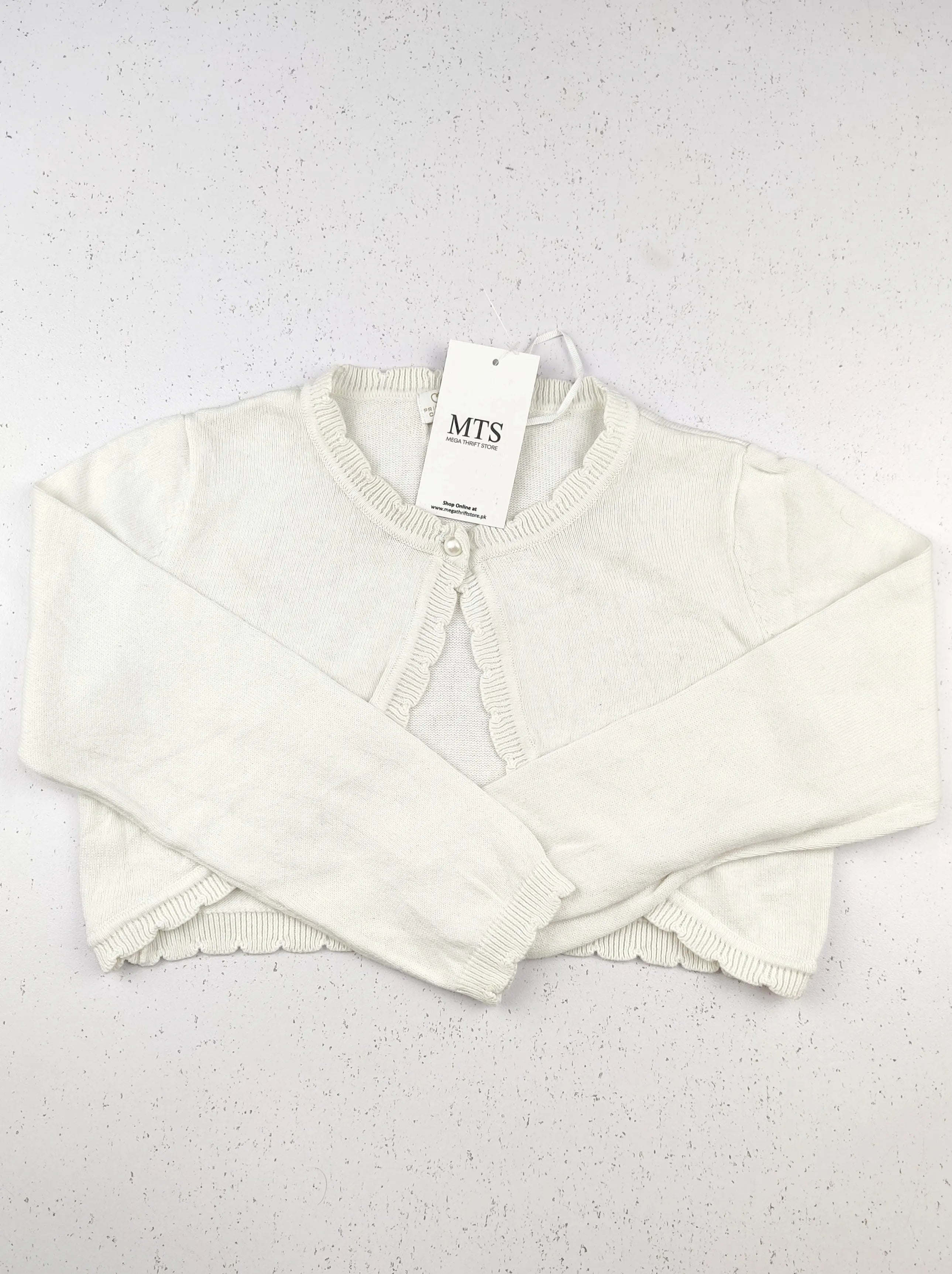 Buy online pre-used pre-loved 100% authentic & Original branded Primark (KWG-4440) available in Pakistan. Top international brands avilable.
