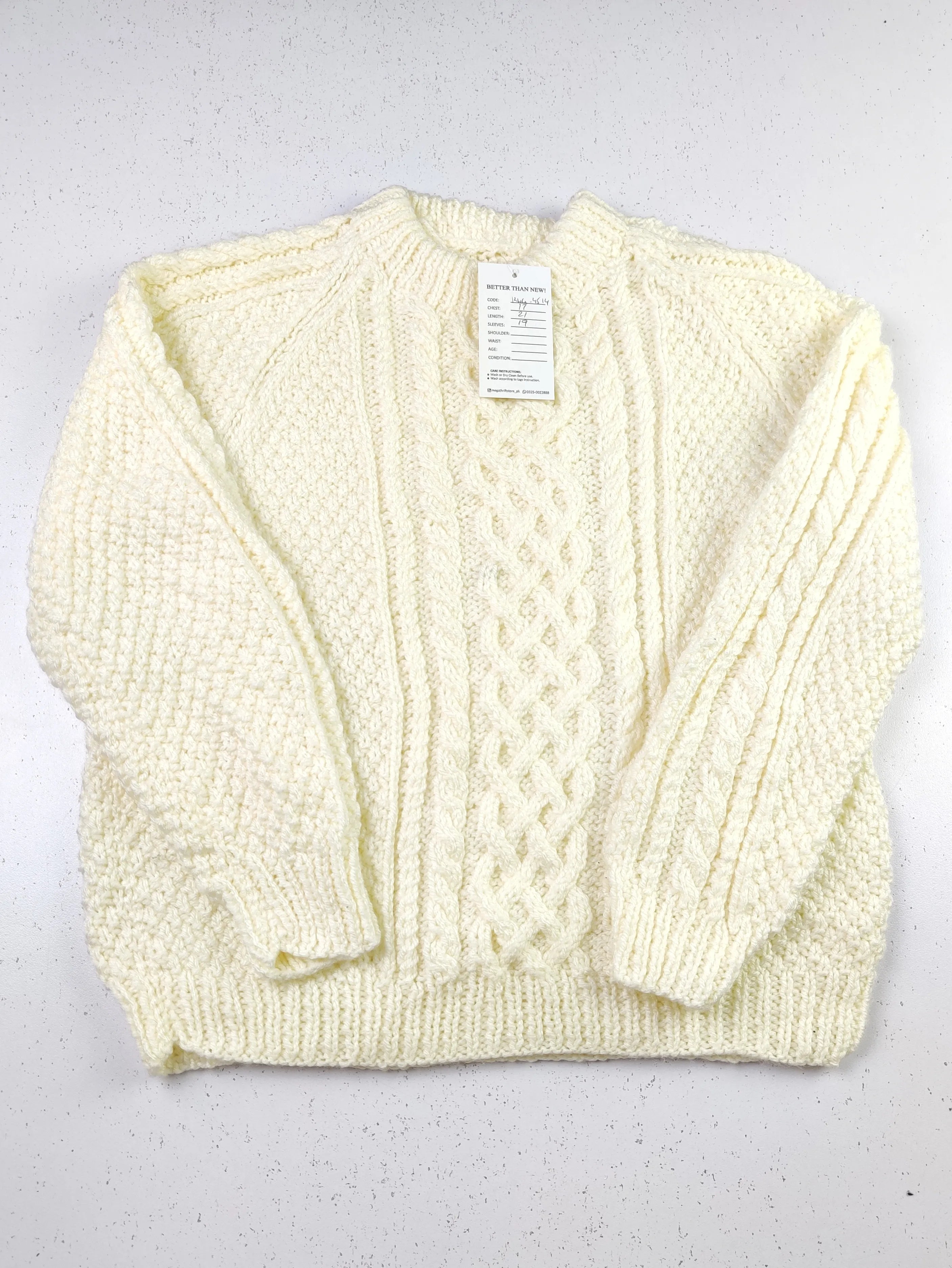 Buy online pre-used pre-loved 100% authentic & Original branded Unknown Brand (KWG-4514) available in Pakistan. Top international brands avilable.