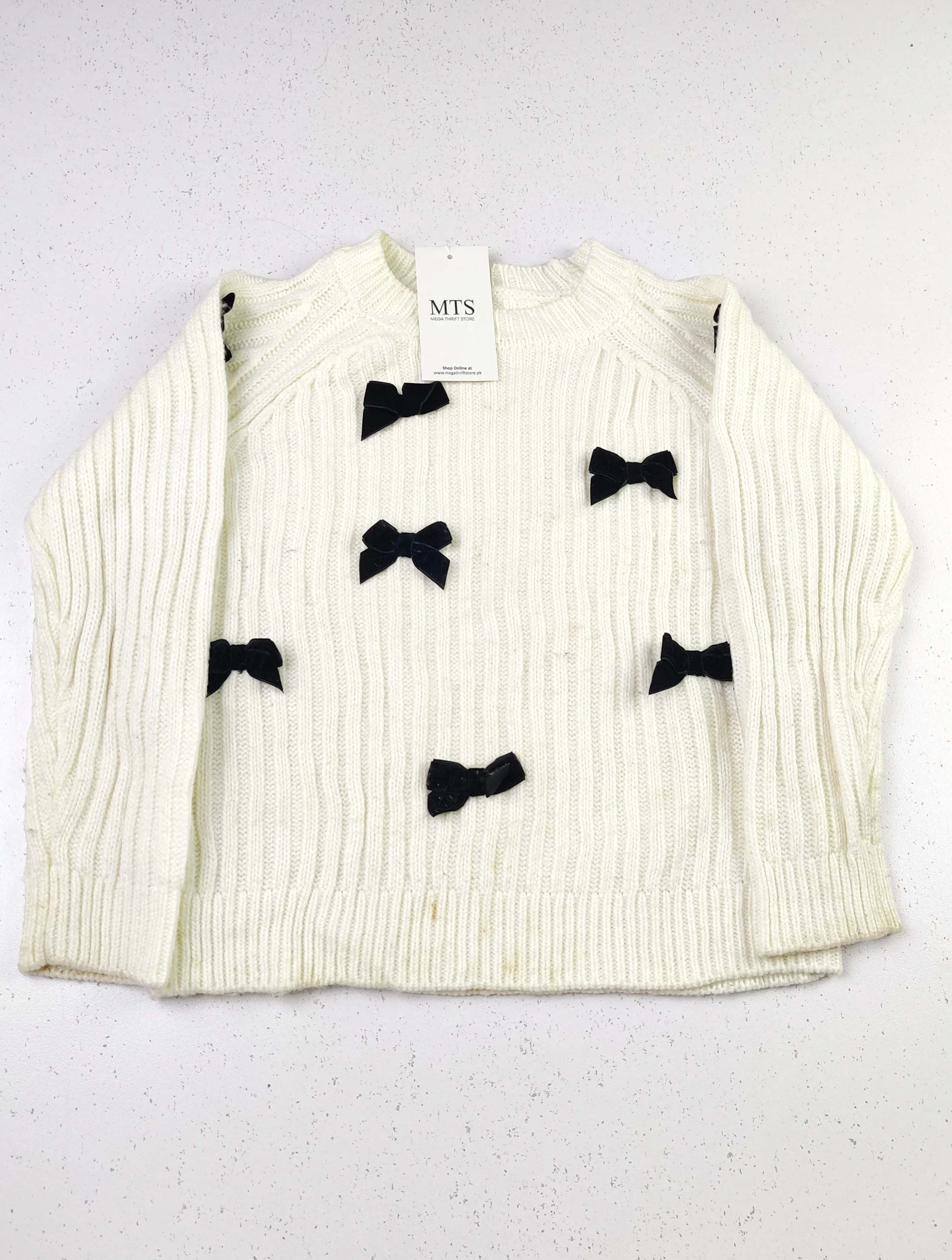 Buy online pre-used pre-loved 100% authentic & Original branded Unknown Brand (KWG-4630) available in Pakistan. Top international brands avilable.