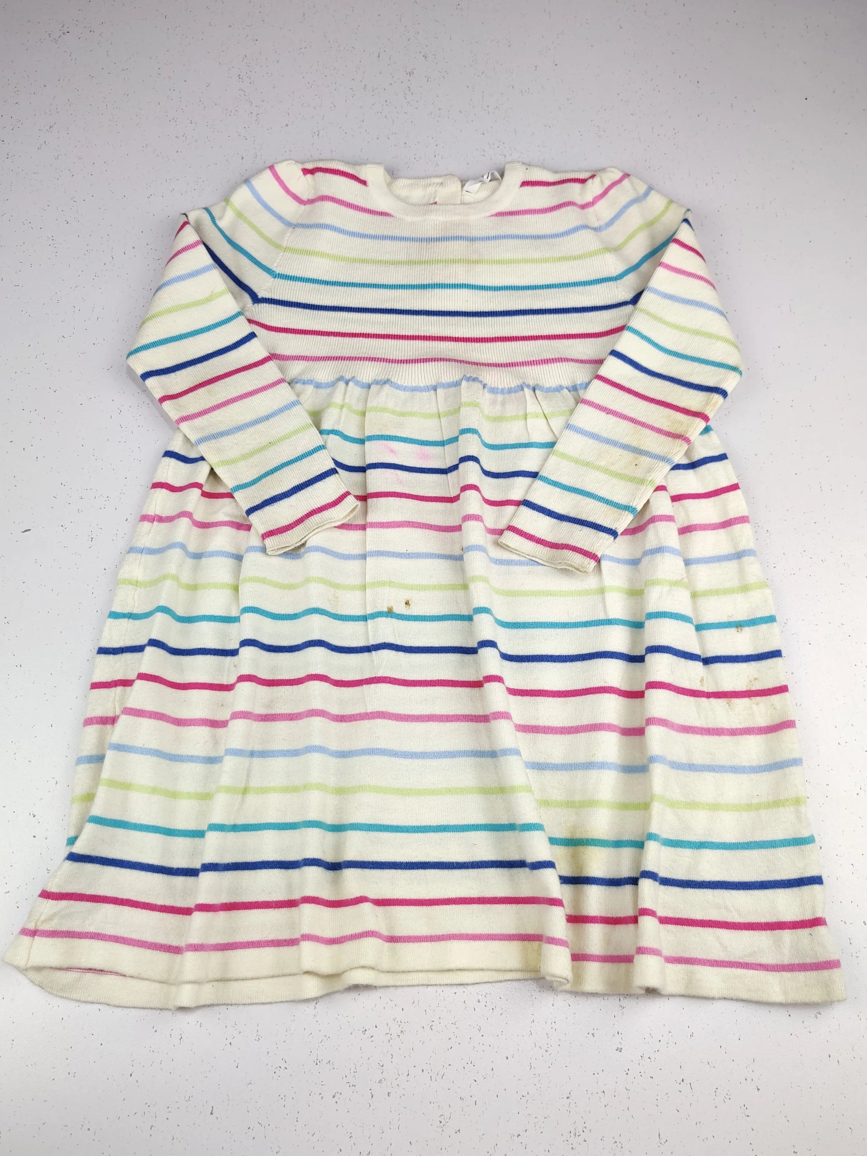Buy online pre-used pre-loved 100% authentic & Original branded Marks & Spencer (KWG-4956) available in Pakistan. Top international brands avilable.