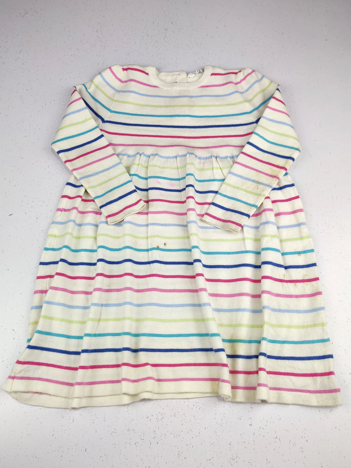 Buy online pre-used pre-loved 100% authentic & Original branded Marks & Spencer (KWG-4956) available in Pakistan. Top international brands avilable.