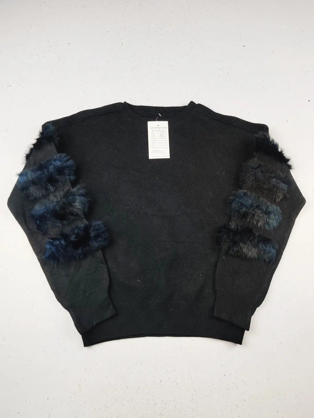 Buy online pre-used pre-loved 100% authentic & Original branded Unknown Brand (KWG-5210) available in Pakistan. Top international brands avilable.