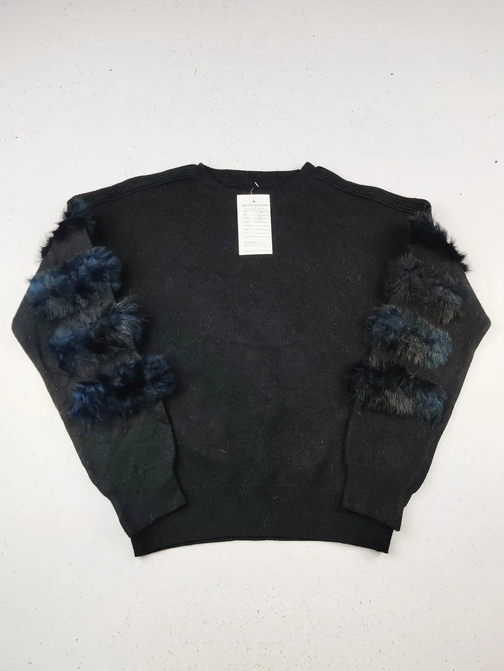 Buy online pre-used pre-loved 100% authentic & Original branded Unknown Brand (KWG-5210) available in Pakistan. Top international brands avilable.