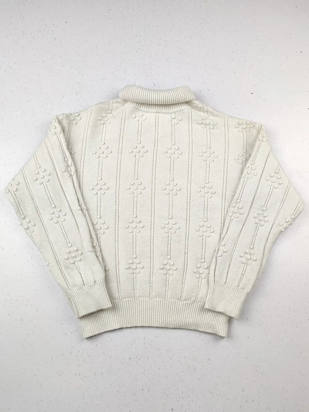 Buy online pre-used pre-loved 100% authentic & Original branded Unknown Brand (KWG-5541) available in Pakistan. Top international brands avilable.