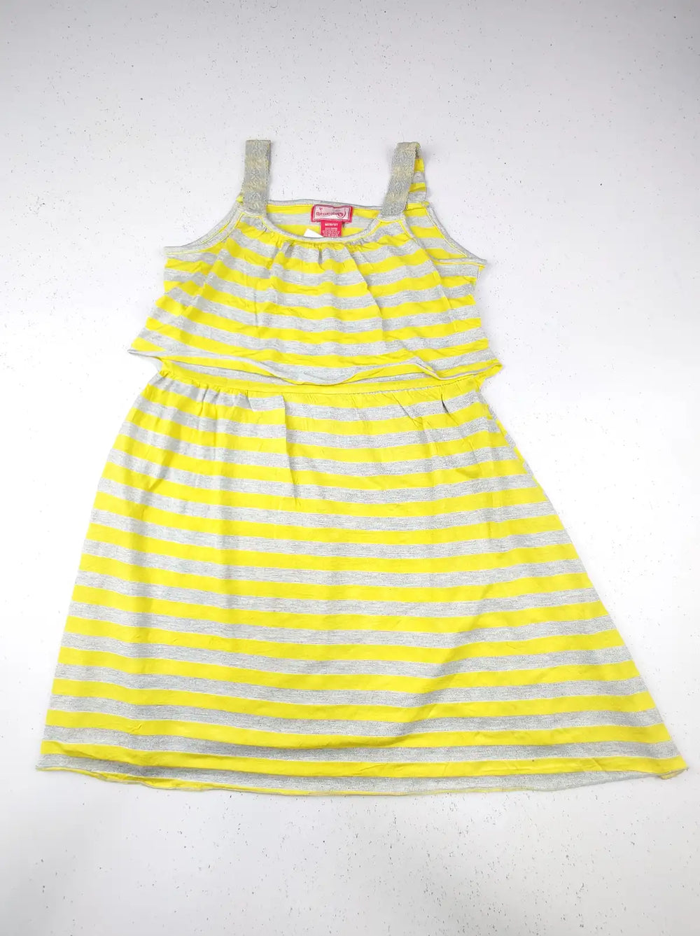 Buy online pre-used pre-loved 100% authentic & Original branded Korean Star (KWG-5834) available in Pakistan. Top international brands avilable.