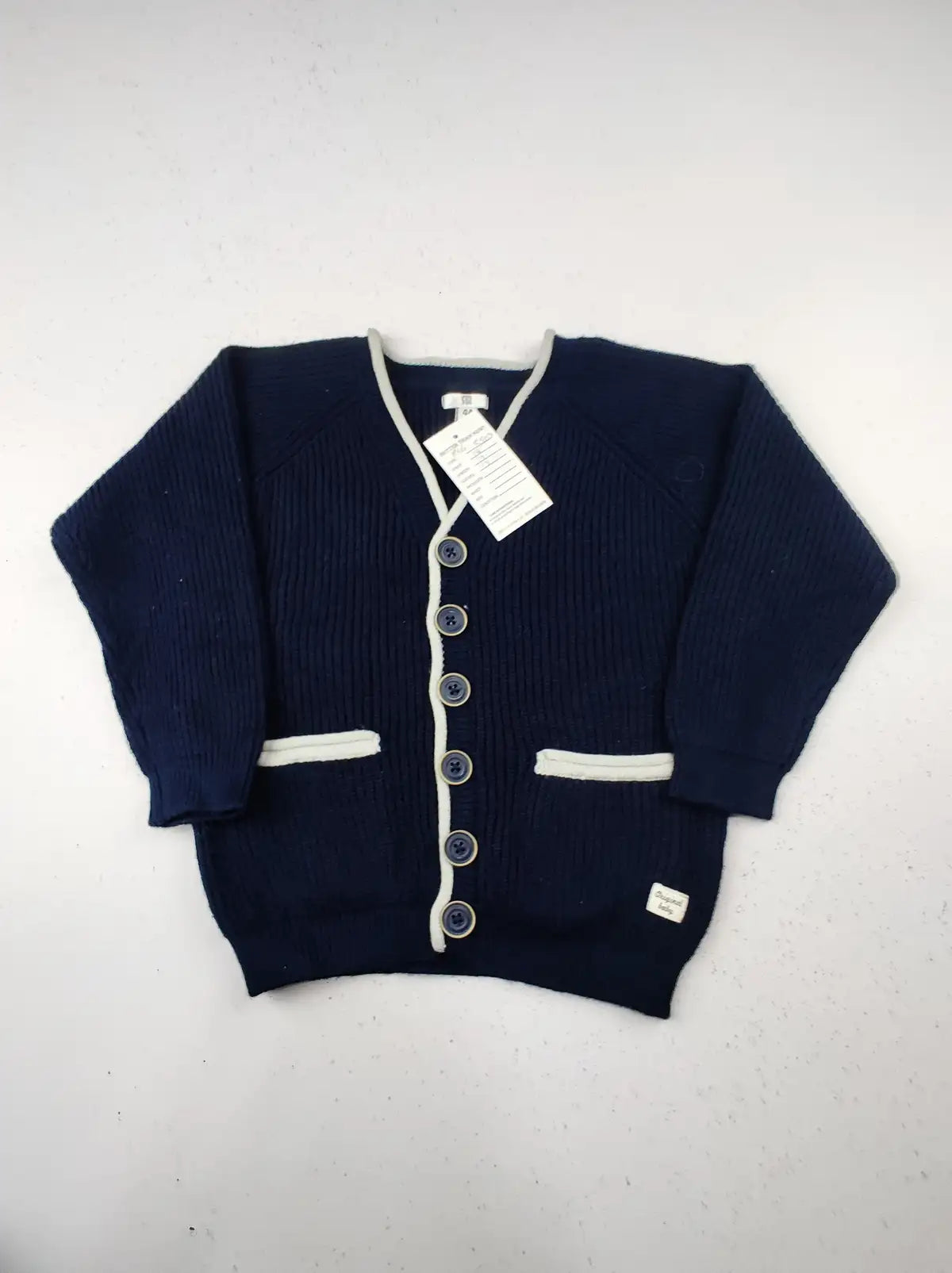 Buy online pre-used pre-loved 100% authentic & Original branded Rr (KWG-5904) available in Pakistan. Top international brands avilable.