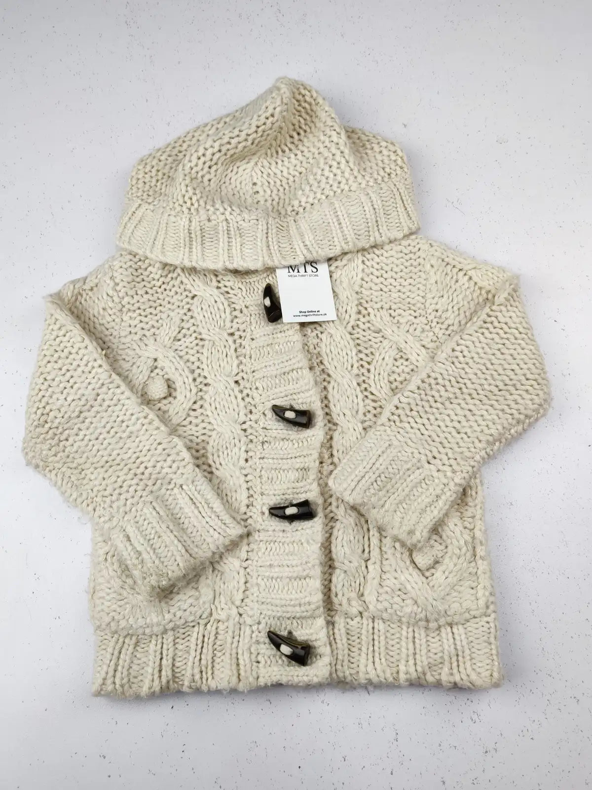 Buy online pre-used pre-loved 100% authentic & Original branded F&F (KWG-6329) available in Pakistan. Top international brands avilable.