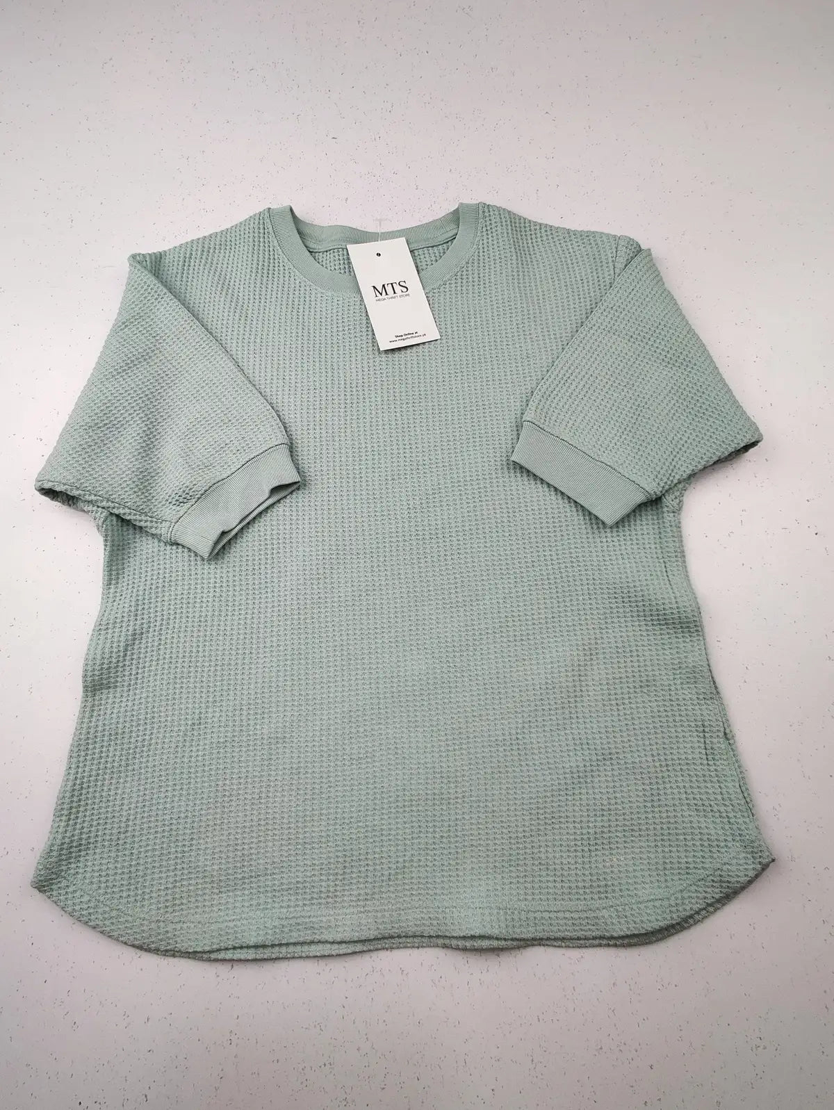 Buy online pre-used pre-loved 100% authentic & Original branded Uniqlo (KWG-6746) available in Pakistan. Top international brands avilable.