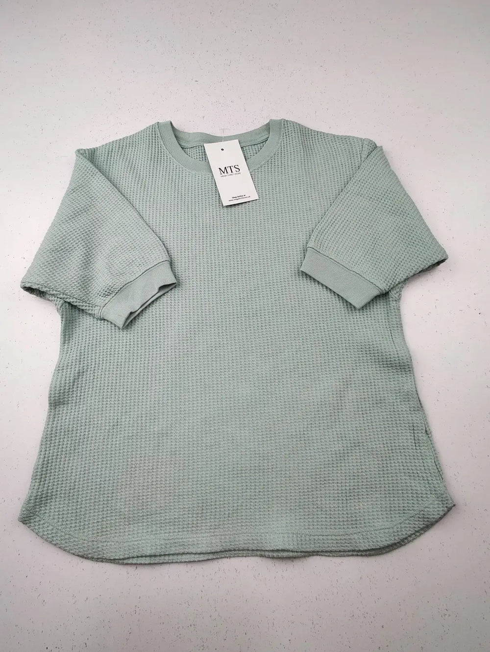 Buy online pre-used pre-loved 100% authentic & Original branded Uniqlo (KWG-6746) available in Pakistan. Top international brands avilable.