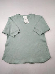 Buy online pre-used pre-loved 100% authentic & Original branded Uniqlo (KWG-6746) available in Pakistan. Top international brands avilable.