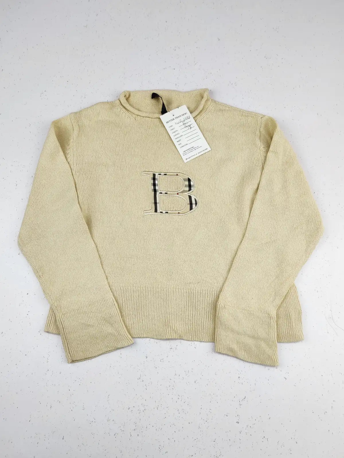 Buy online pre-used pre-loved 100% authentic & Original branded Unknown Brand (KWG-6891) available in Pakistan. Top international brands avilable.