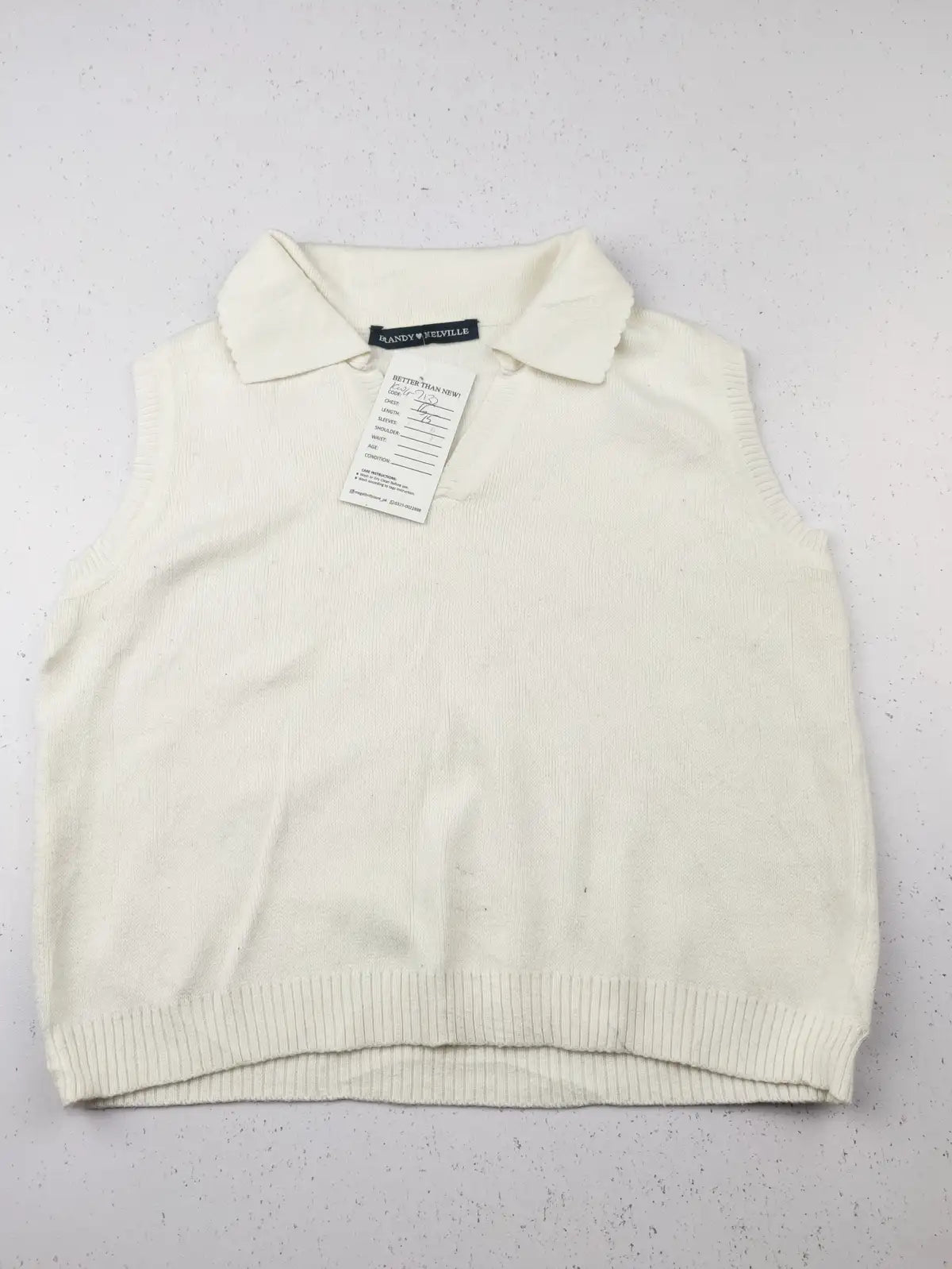 Buy online pre-used pre-loved 100% authentic & Original branded Brandy Melville (KWG-7132) available in Pakistan. Top international brands avilable.