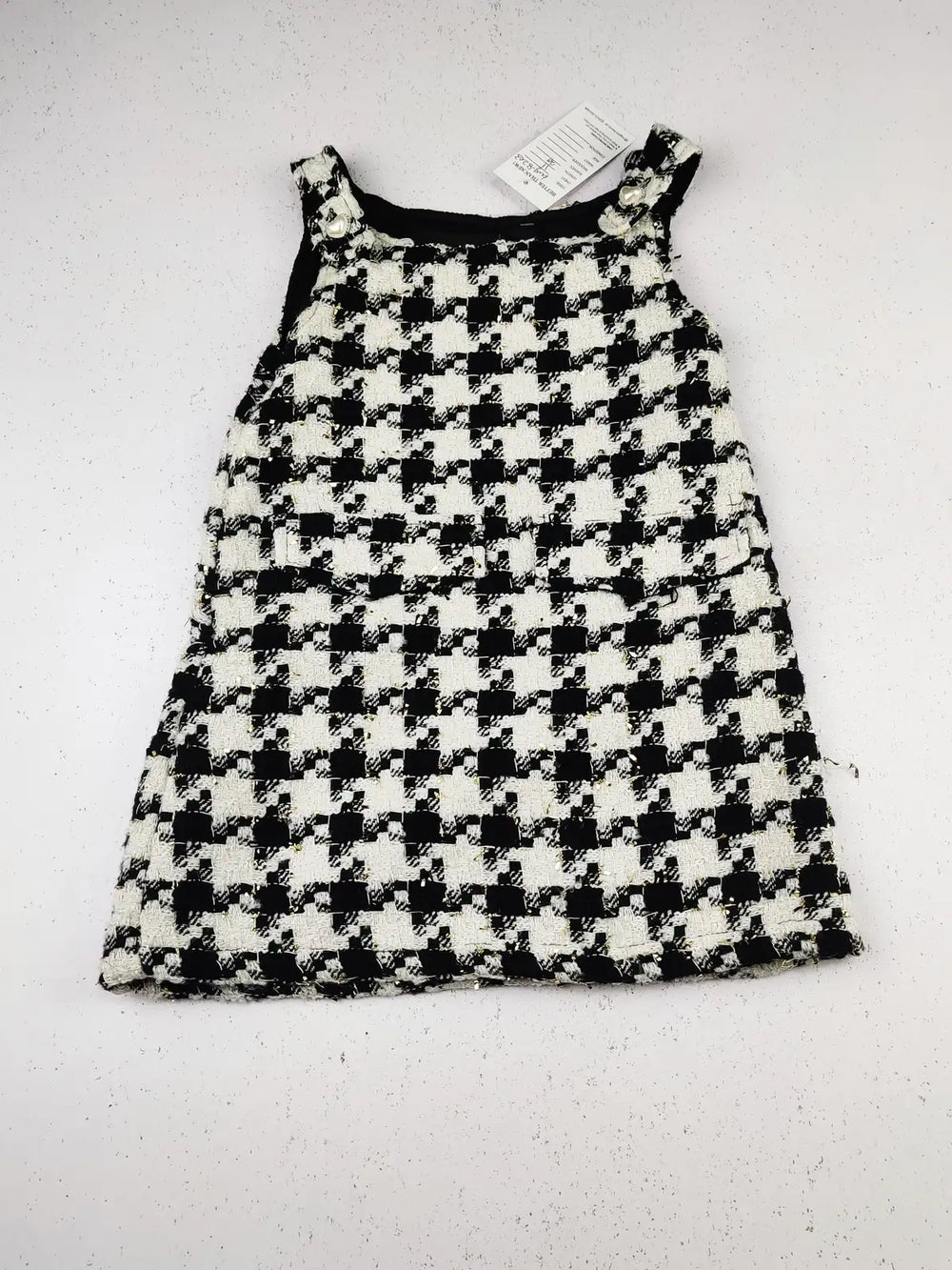 Buy online pre-used pre-loved 100% authentic & Original branded Unknown Brand (KWG-8203) available in Pakistan. Top international brands avilable.