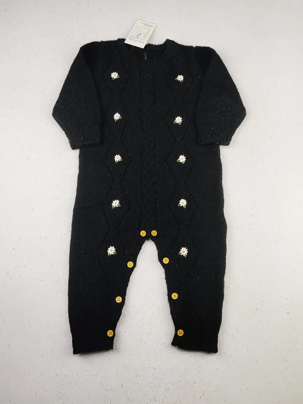 Buy online pre-used pre-loved 100% authentic & Original branded Unknown Brand (KWG-8270) available in Pakistan. Top international brands avilable.