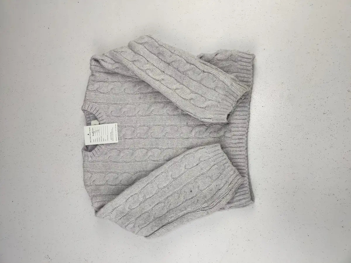 Buy online pre-used pre-loved 100% authentic & Original branded H&M (KWG-8370) available in Pakistan. Top international brands avilable.