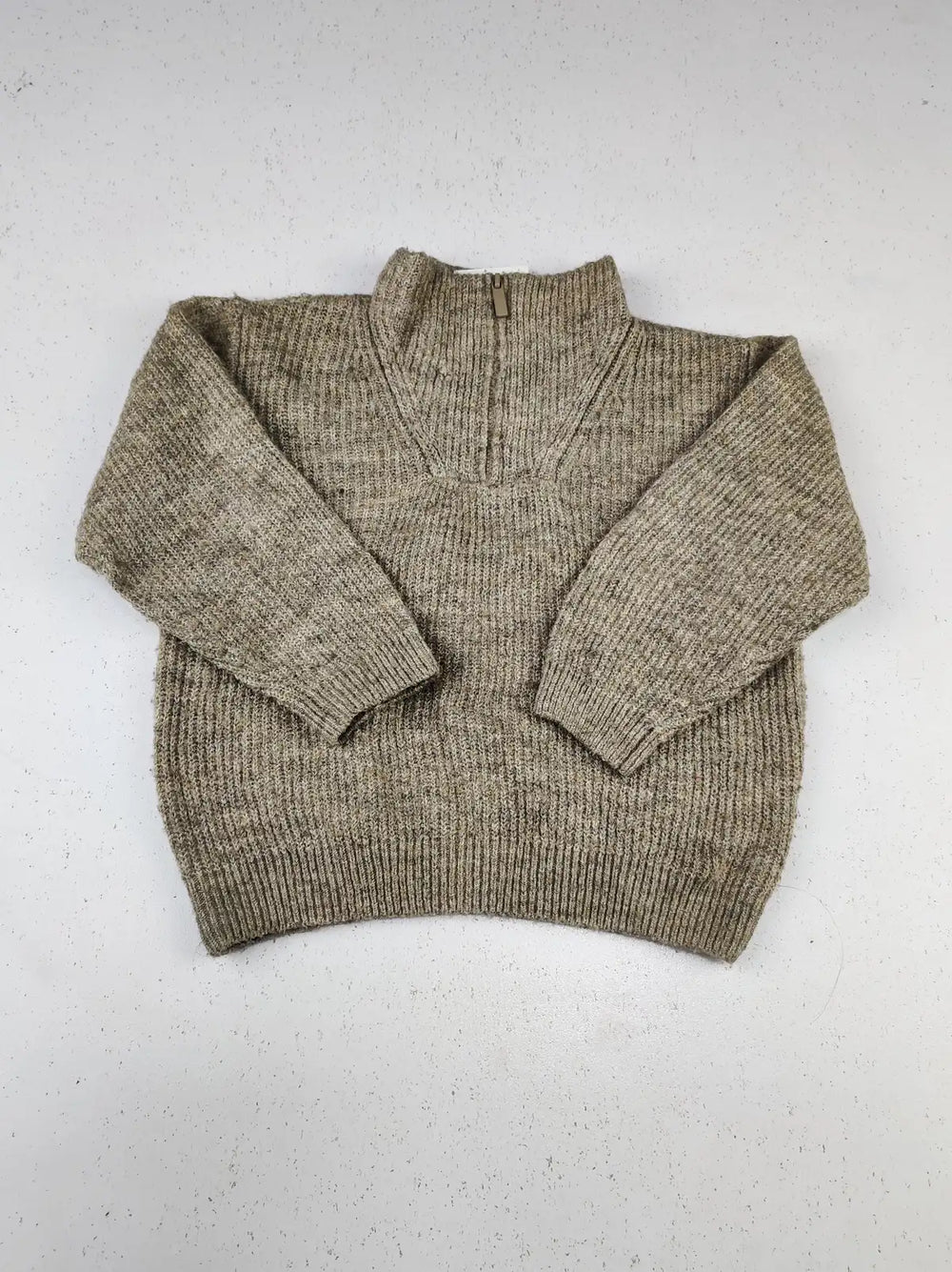 Buy online pre-used pre-loved 100% authentic & Original branded Unknown Brand (KWG-8385) available in Pakistan. Top international brands avilable.