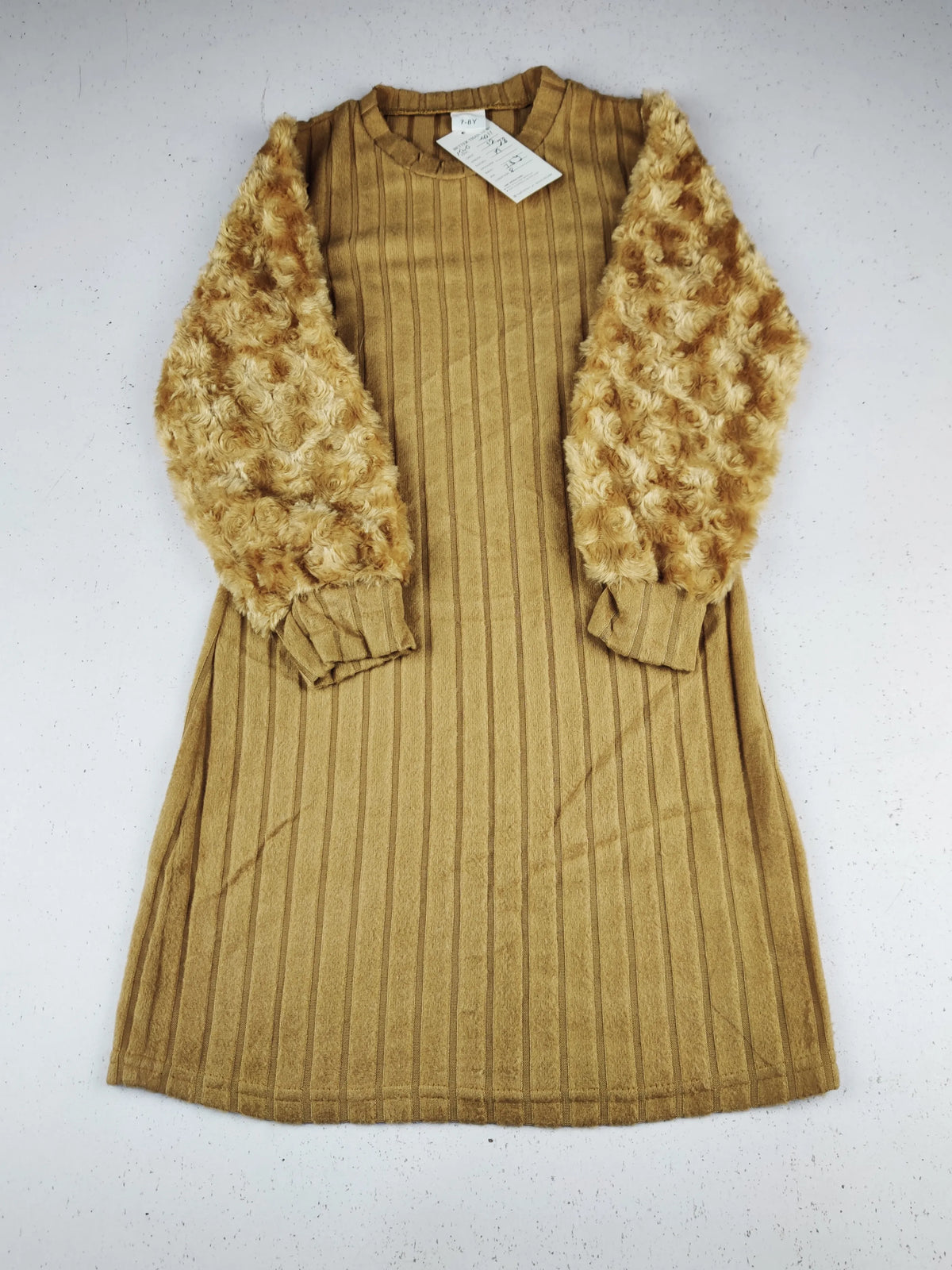 Buy online pre-used pre-loved 100% authentic & Original branded Unknown Brand (KWG-9211) available in Pakistan. Top international brands avilable.