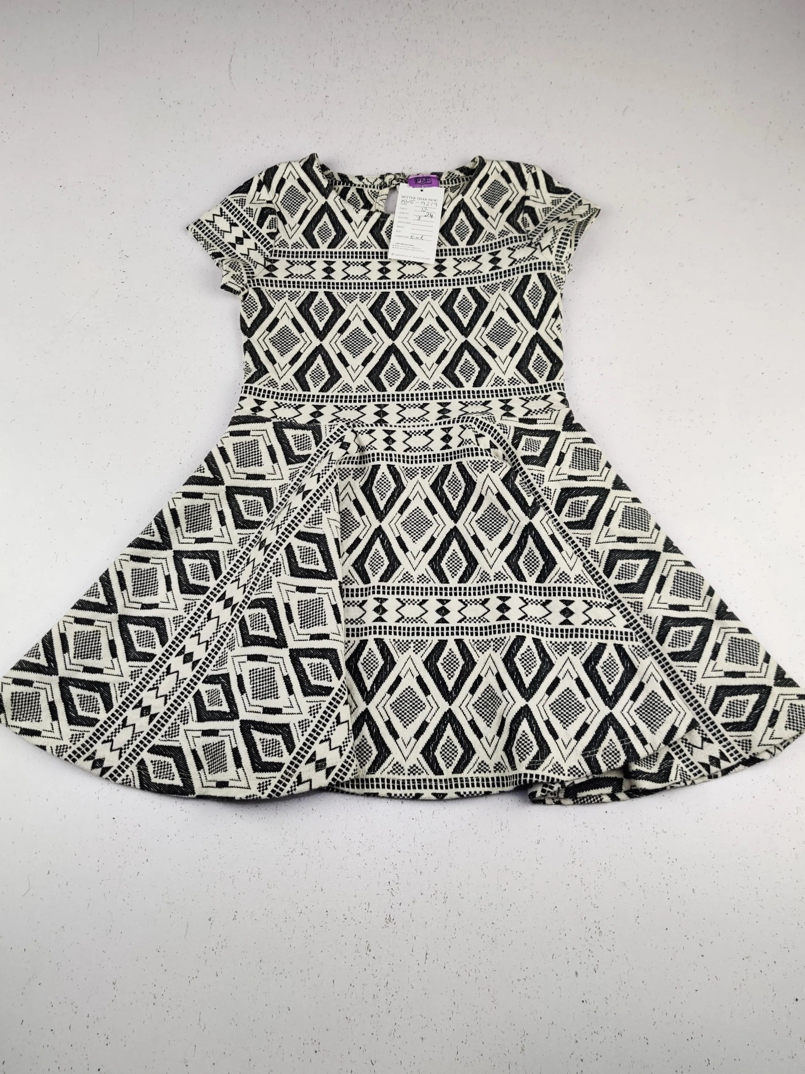 Buy online pre-used pre-loved 100% authentic & Original branded F&F (KWG-9219) available in Pakistan. Top international brands avilable.