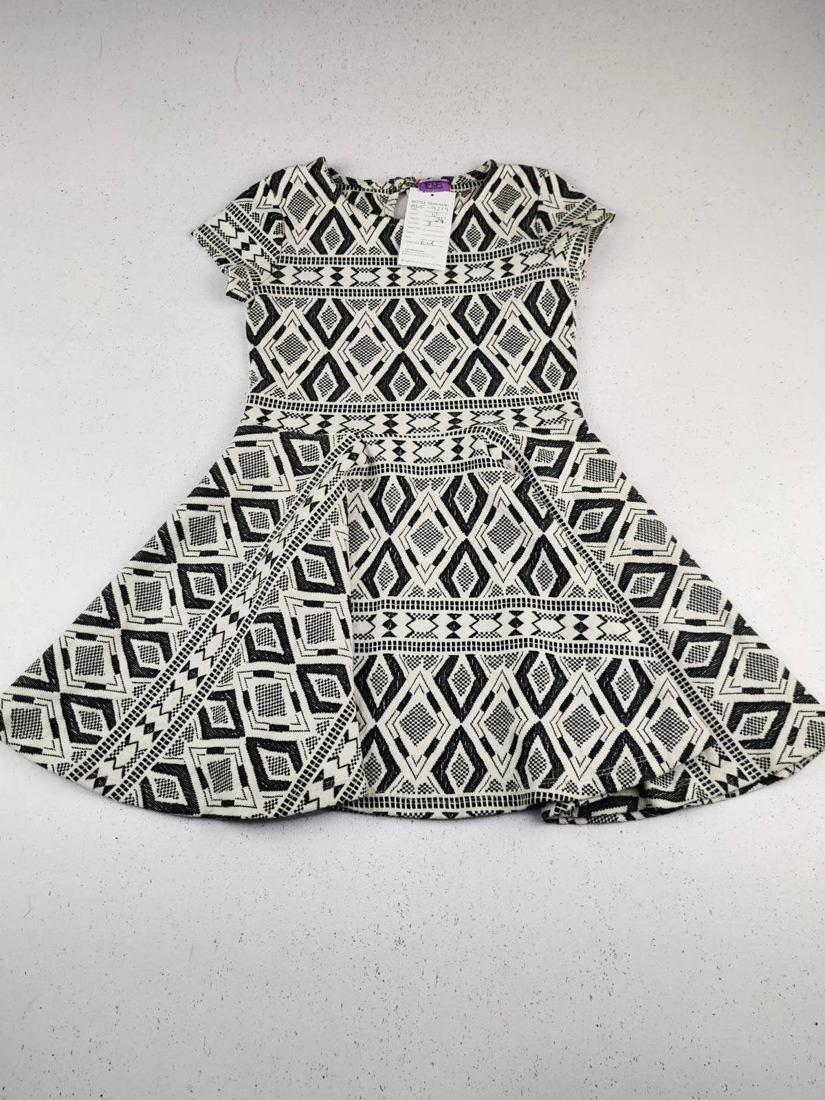 Buy online pre-used pre-loved 100% authentic & Original branded F&F (KWG-9219) available in Pakistan. Top international brands avilable.
