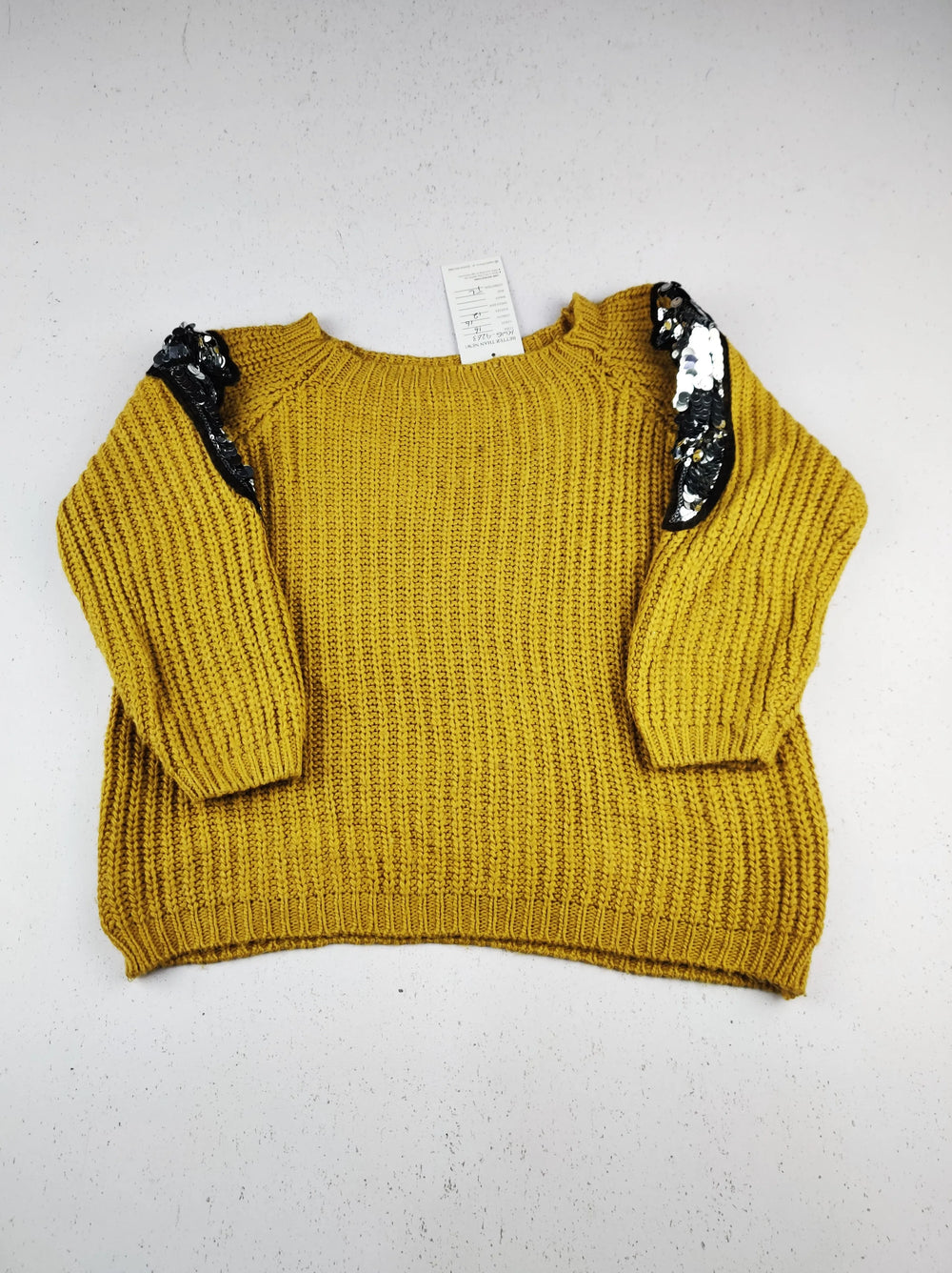 Buy online pre-used pre-loved 100% authentic & Original branded Unknown Brand (KWG-9263) available in Pakistan. Top international brands avilable.